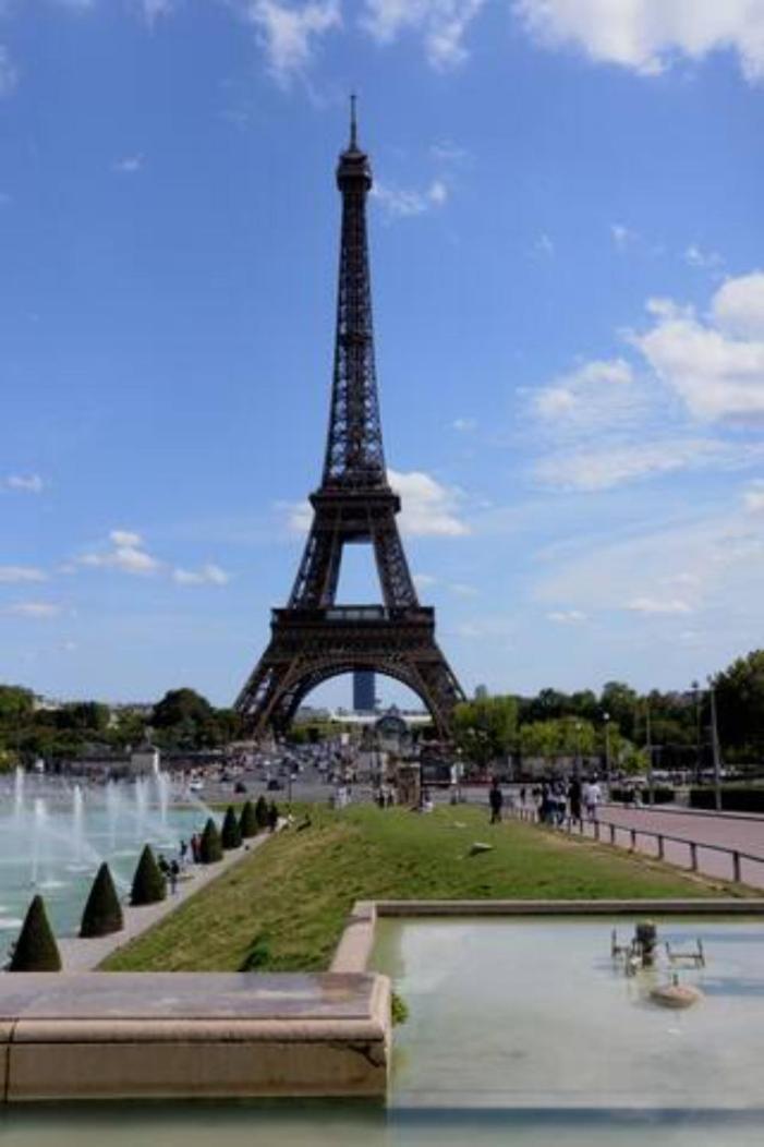 Homestay Eiffel Edge Escape 30 M From Eiffel Tower Paris