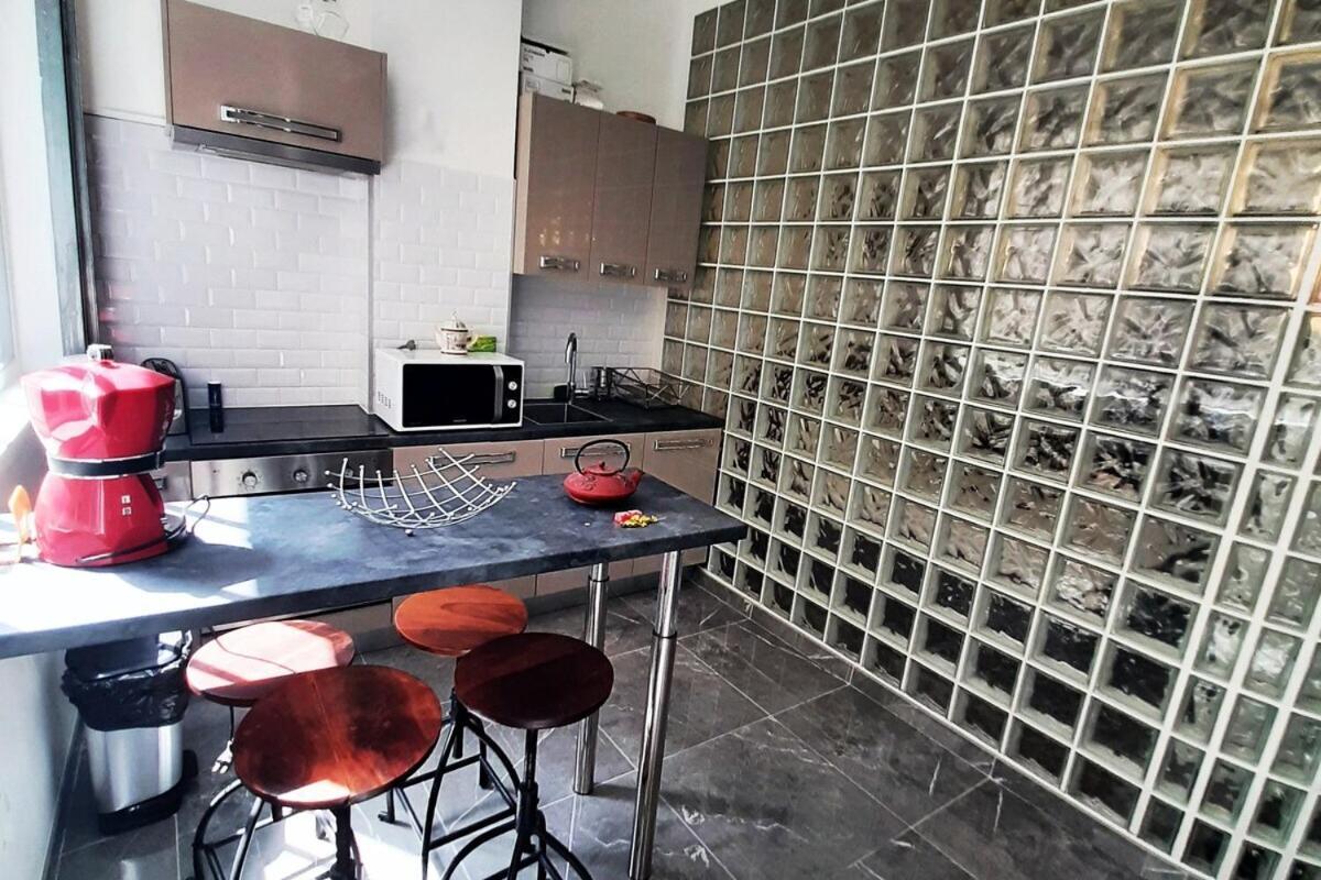 Apartment Sweet In Montmartre