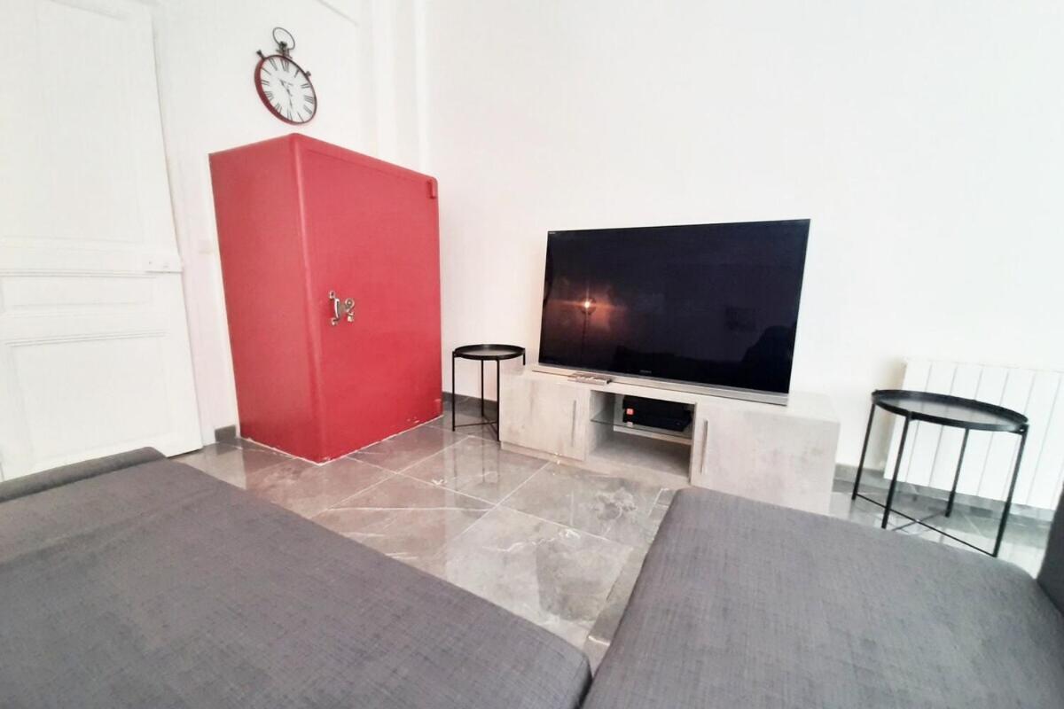 Apartment Sweet In Montmartre