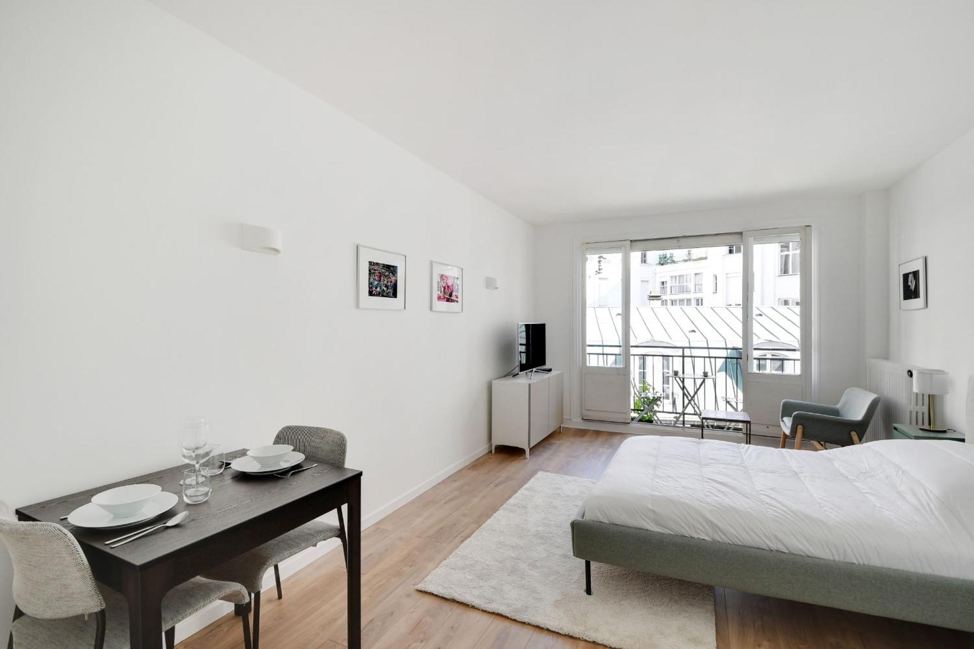 Bright For 2 - Champs-elysees Apartment Paris