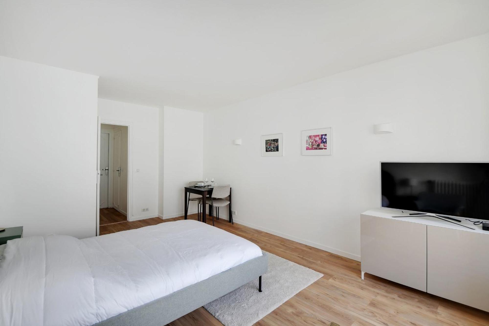 Bright For 2 - Champs-elysees Apartment