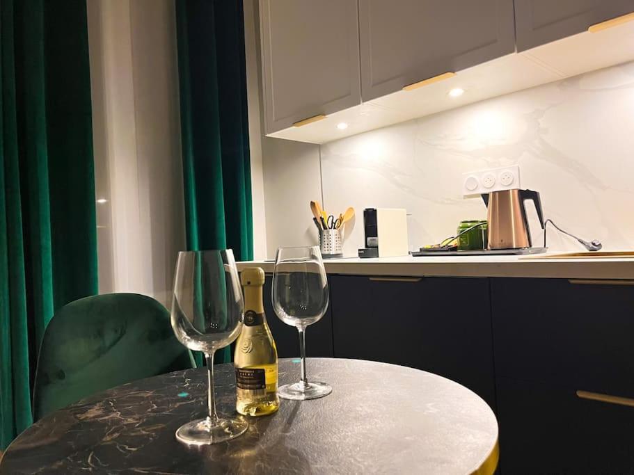 Chic Montmartre Opera Apartment
