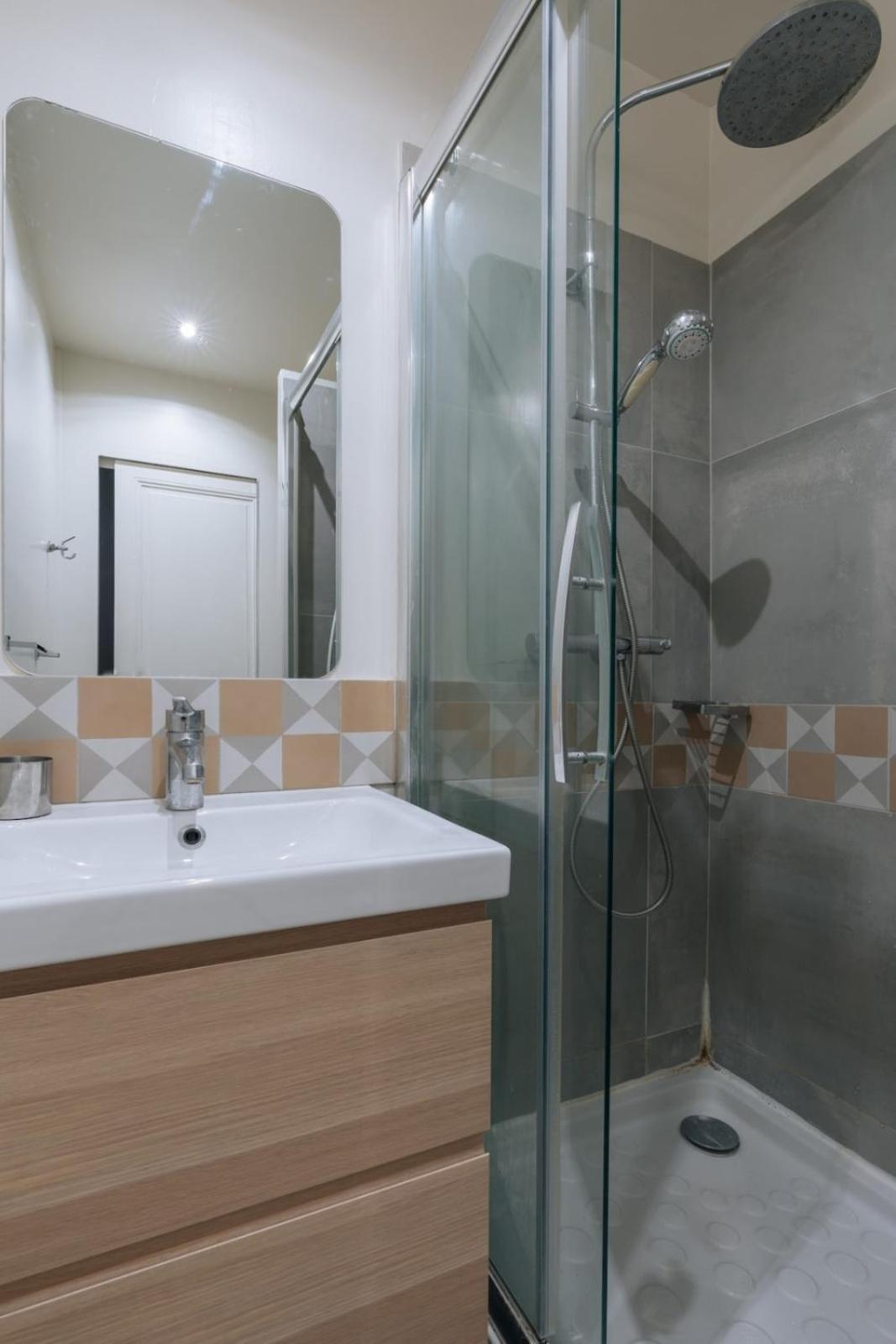 Luminous Parisian-style 1bd Apartmentbelleville * Parigi