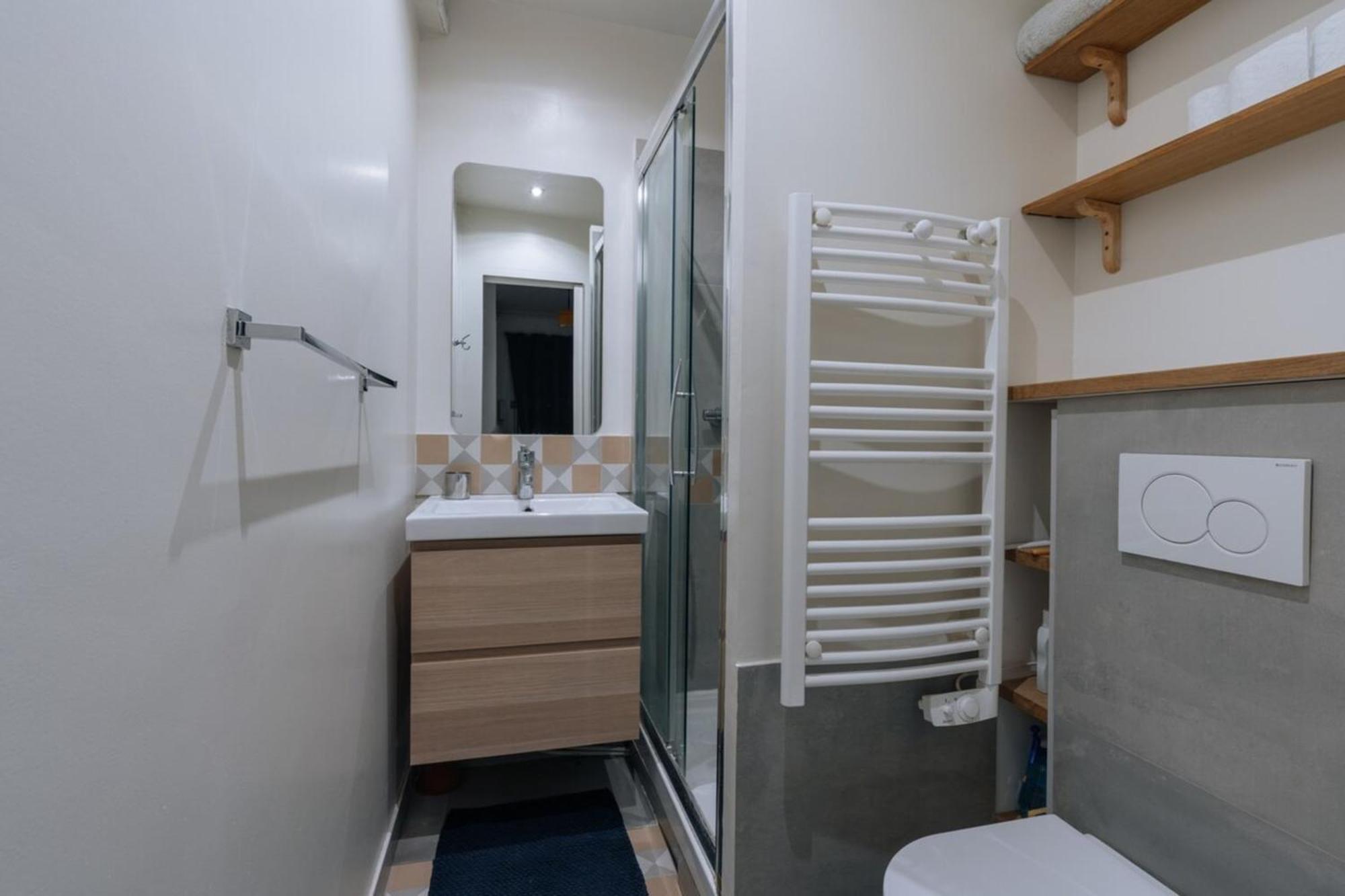 Luminous Parisian-style 1bd Apartmentbelleville Appartamento Parigi