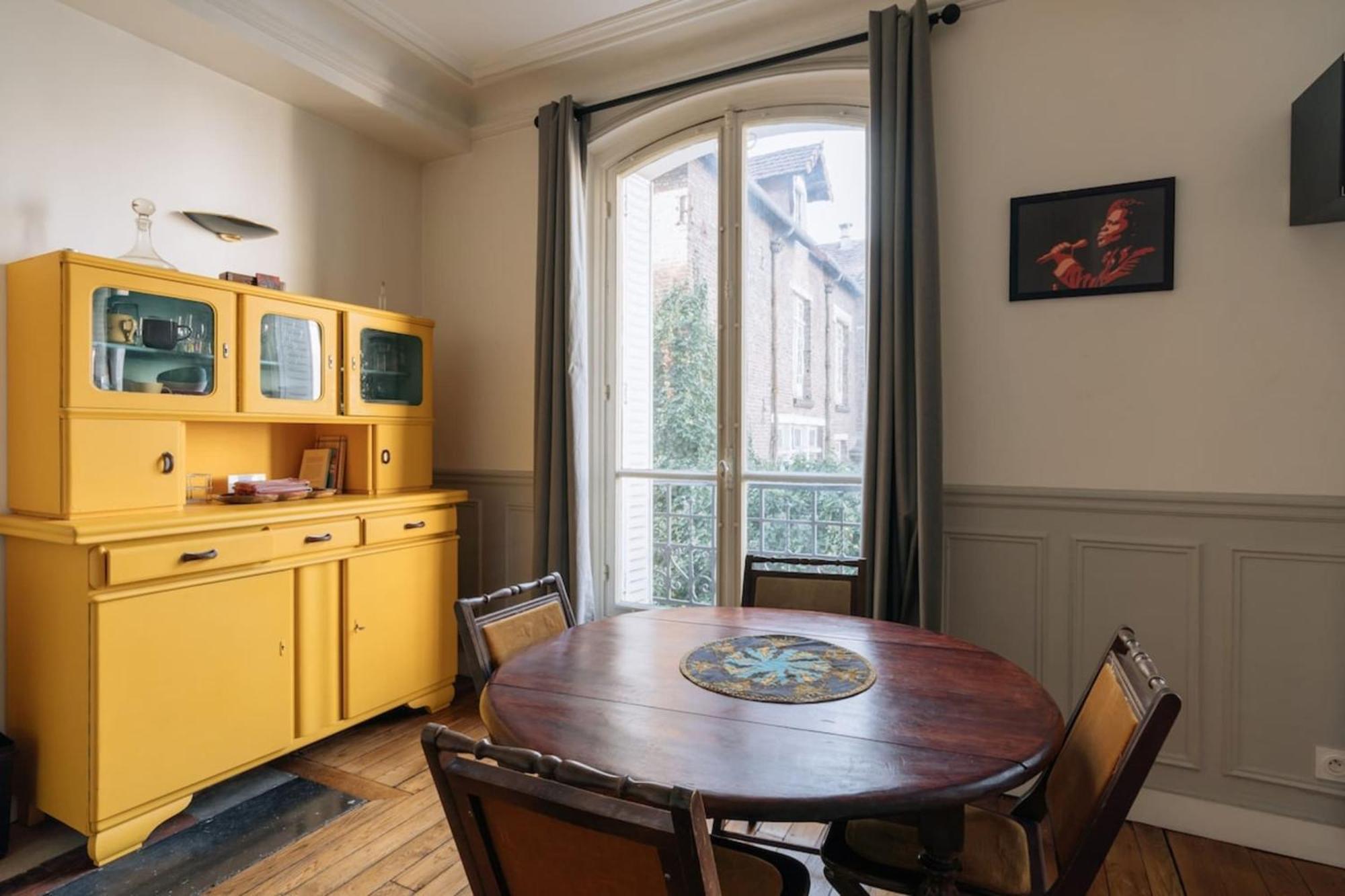 Luminous Parisian-style 1bd Apartmentbelleville Paris