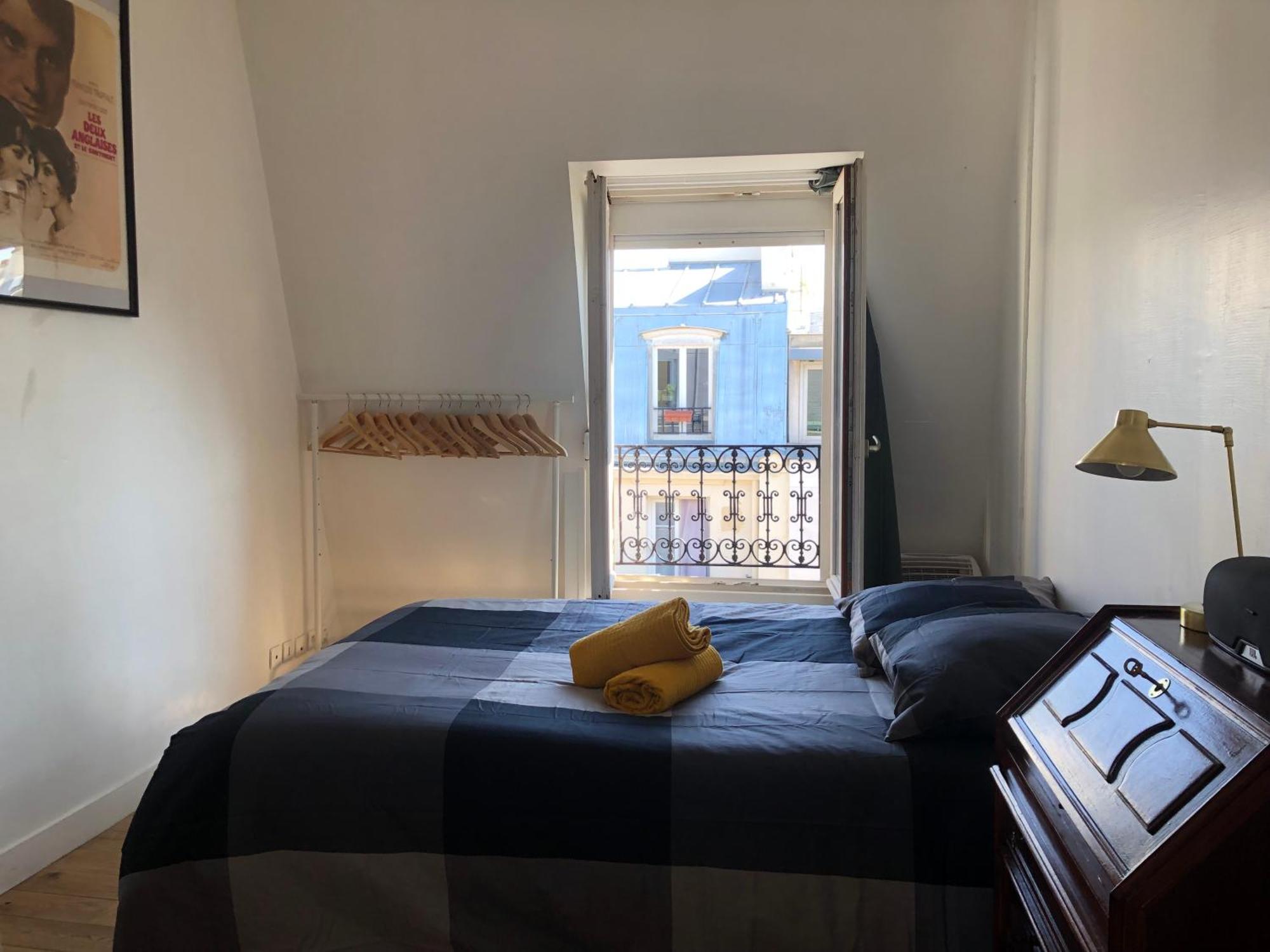 2 Pieces Sous Les Toits 6 Personnes Calme Lumineux Equipe Paris