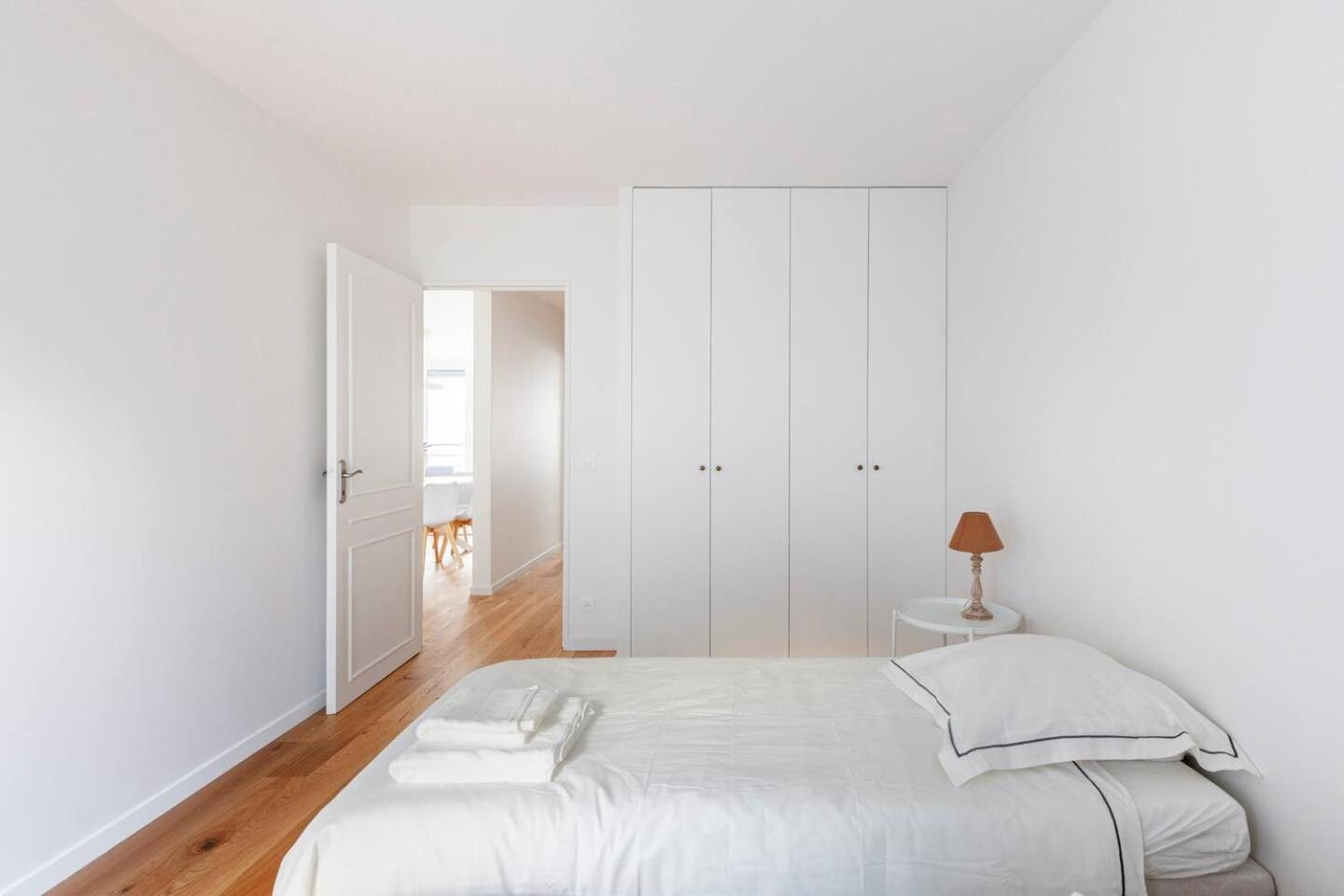 3 Bedroom Flat Close Montmartre Parigi