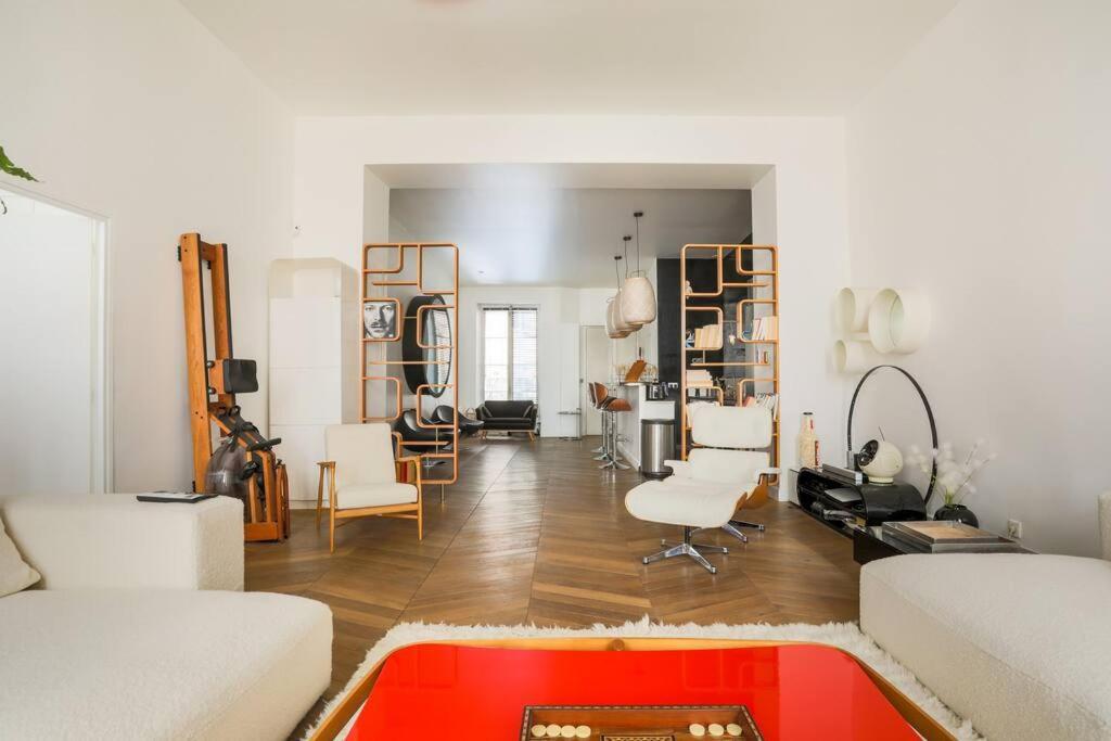 Amazing Premium Flat, Fantastic Location, 1290 Sqf *