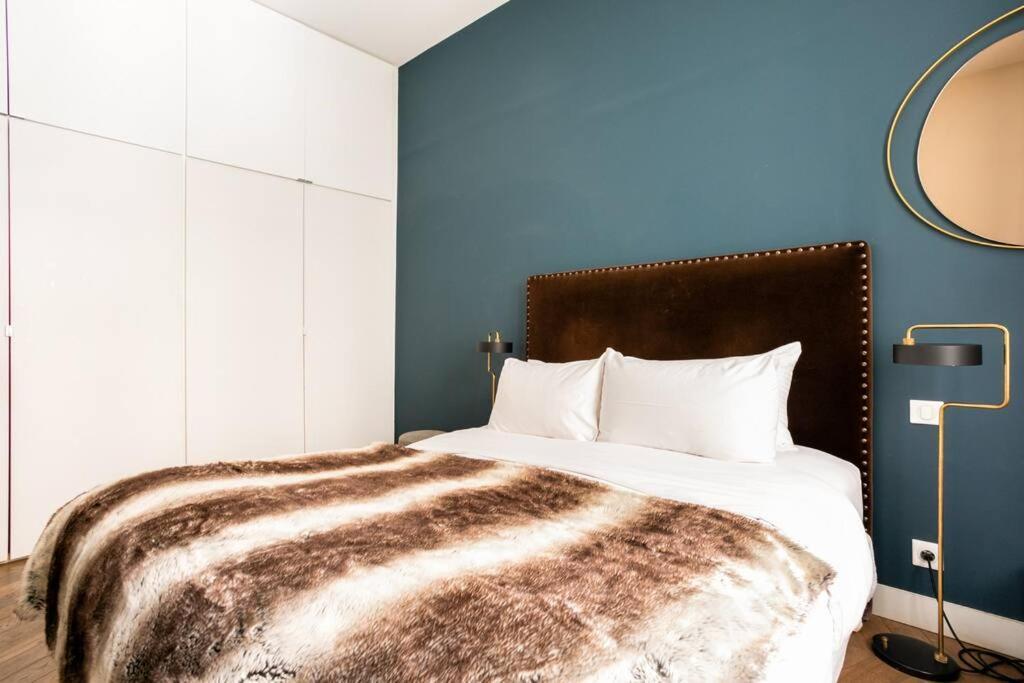 Apartment Amazing Premium Flat, Fantastic Location, 1290 Sqf *