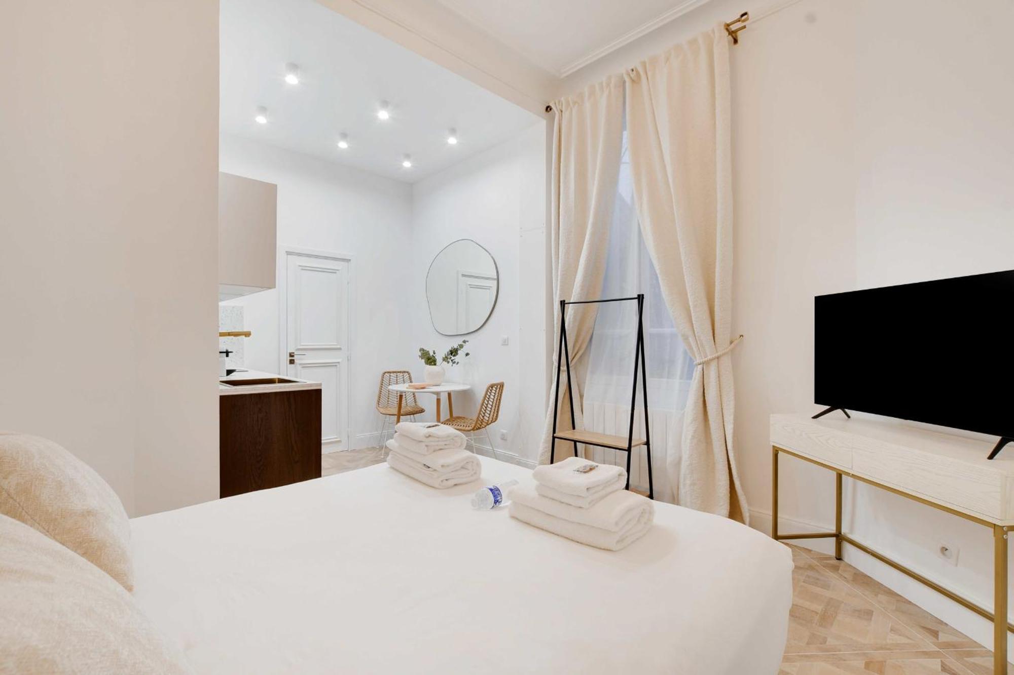 Cozy Studio In The Heart Of Appartamento Parigi
