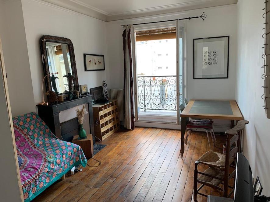 Stylish Flat With Balcony Facing South Guest house