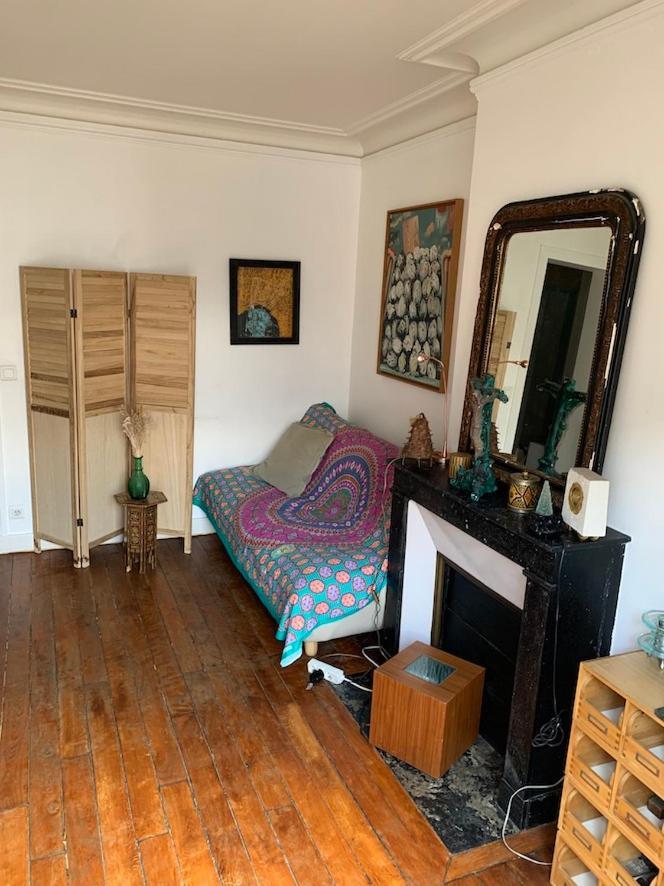 Stylish Flat With Balcony Facing South Guest house Paris