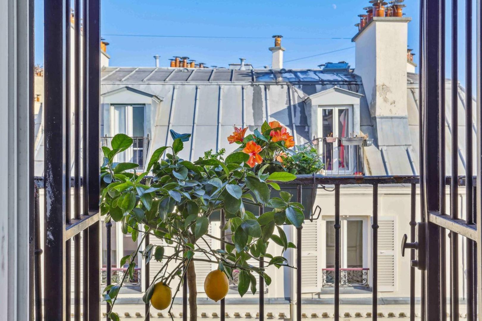 Le Joyeux Dans Les Hauteurs De Montmartre *