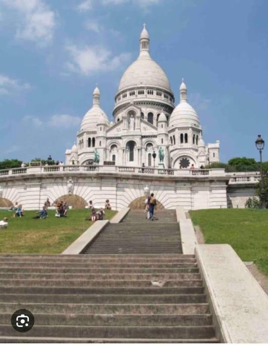 In The Center Of Montmartre Appartamento
