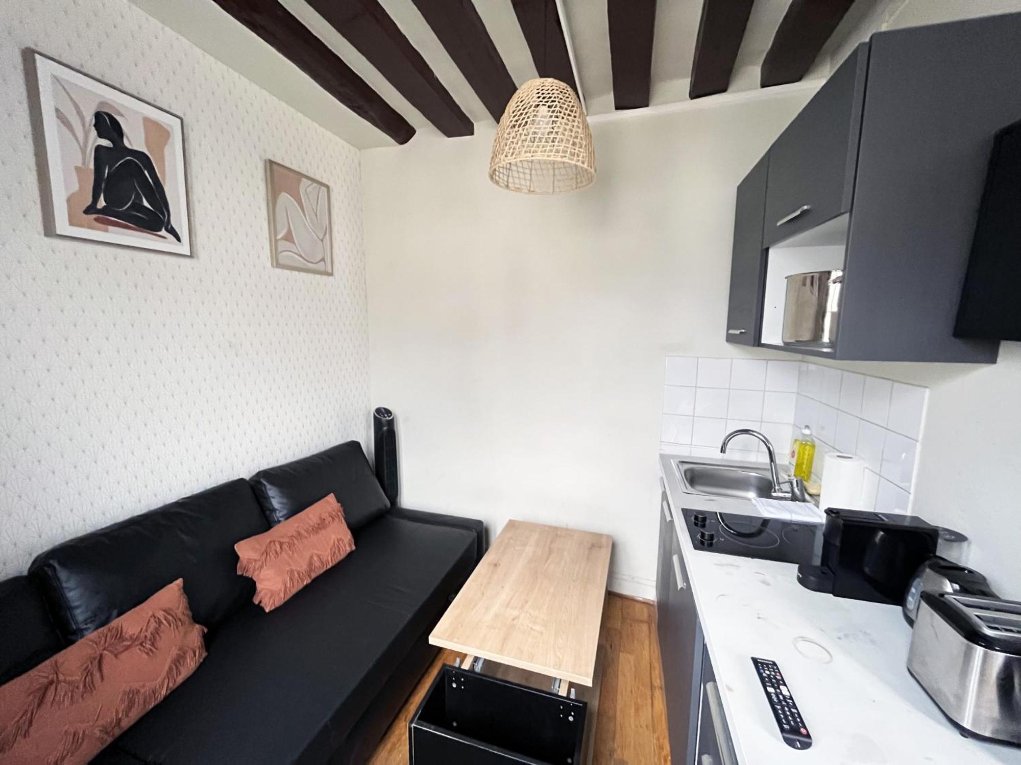 164 - Charming In Center Of Appartamento