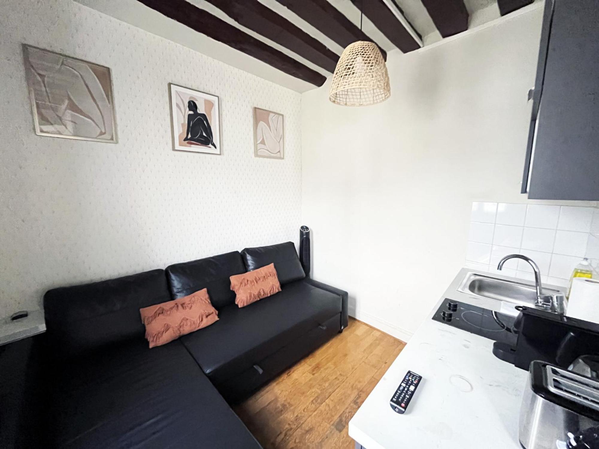 164 - Charming In Center Of Appartamento Parigi