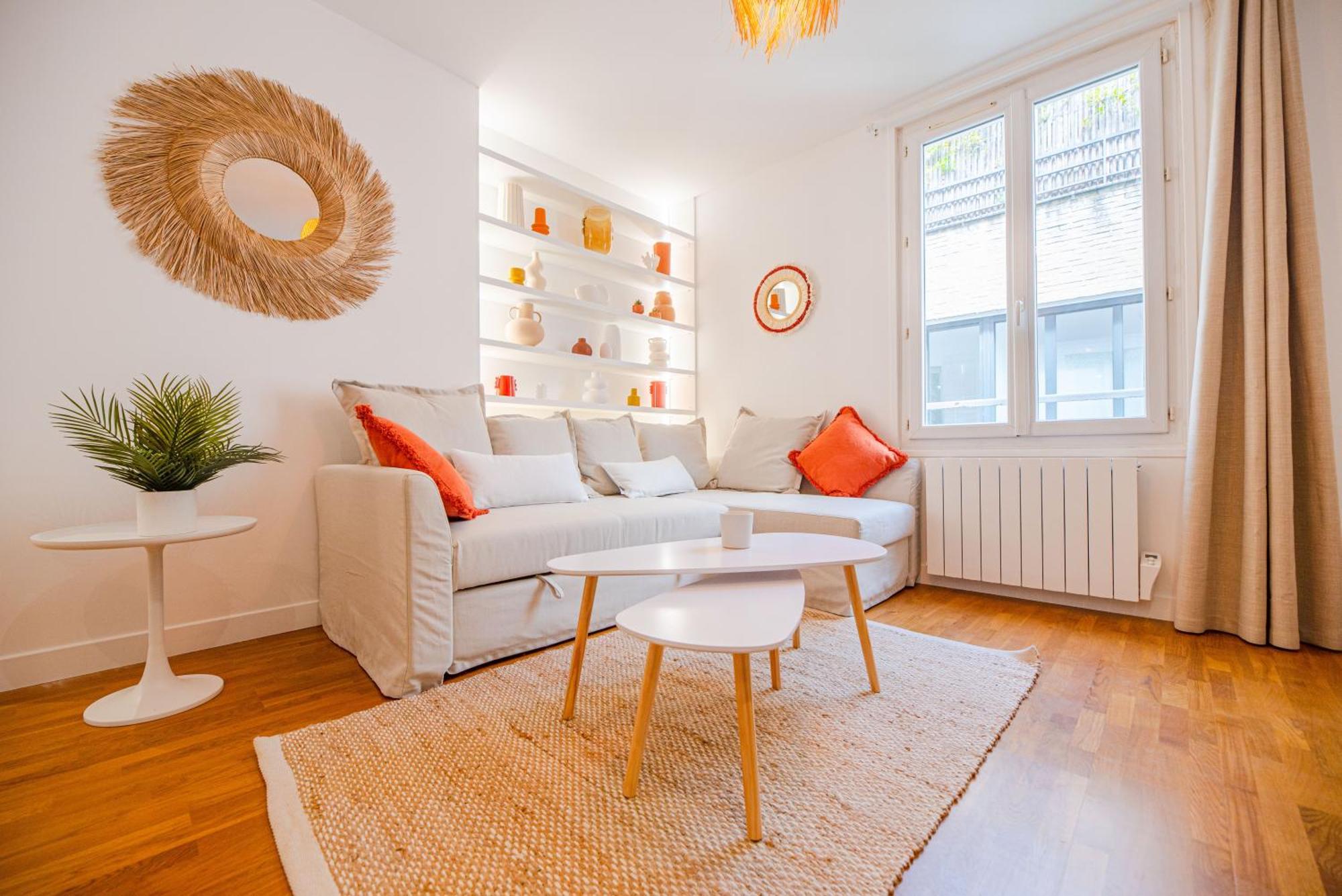 Stunning Flat In Apartment Paris