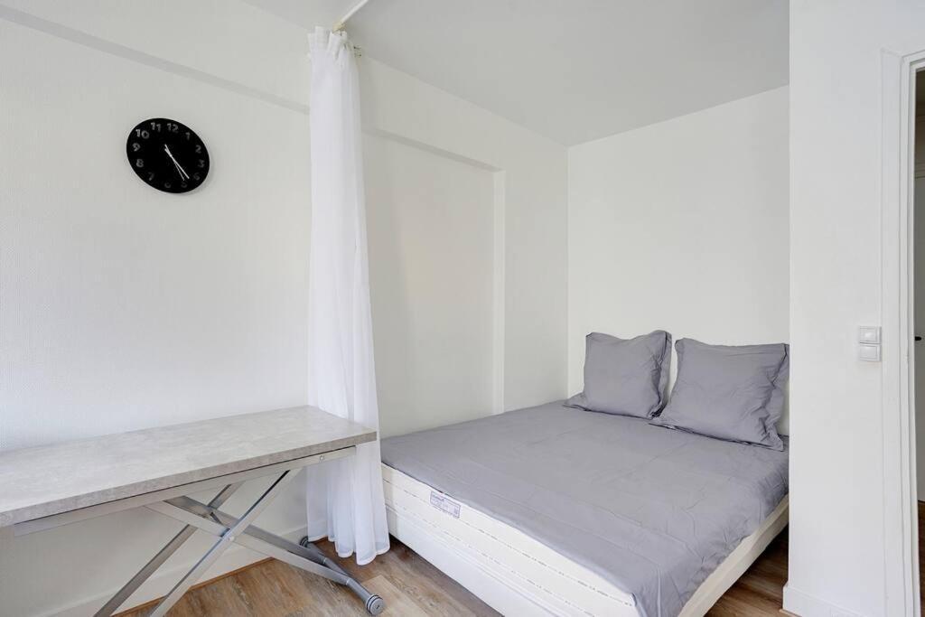 Refait A Neuf - * Paris
