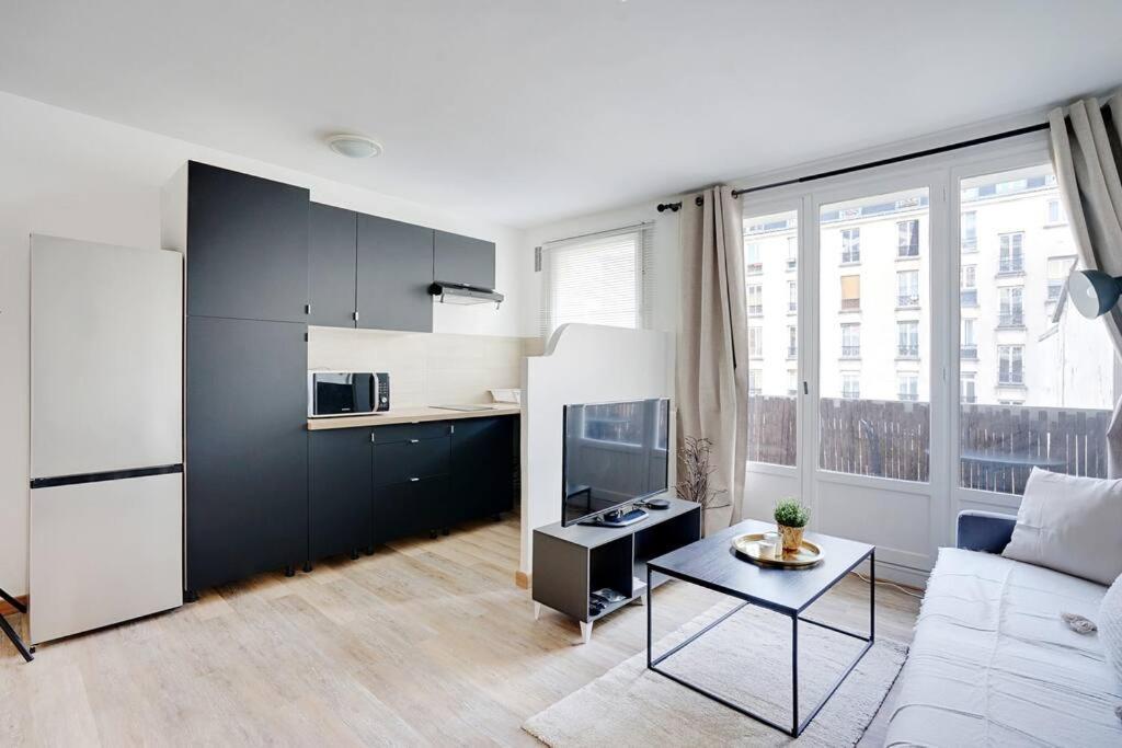 Refait A Neuf - * Paris
