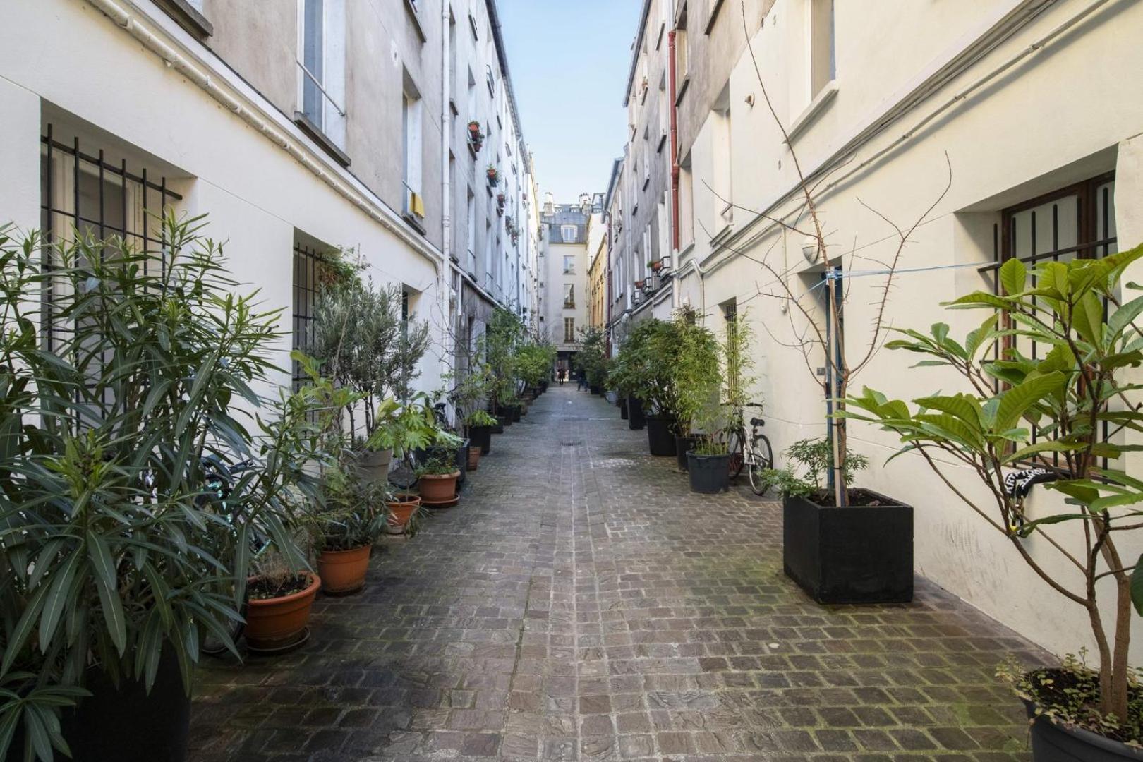 Apartment Passage Cache, Tu Me Fais Rever! *