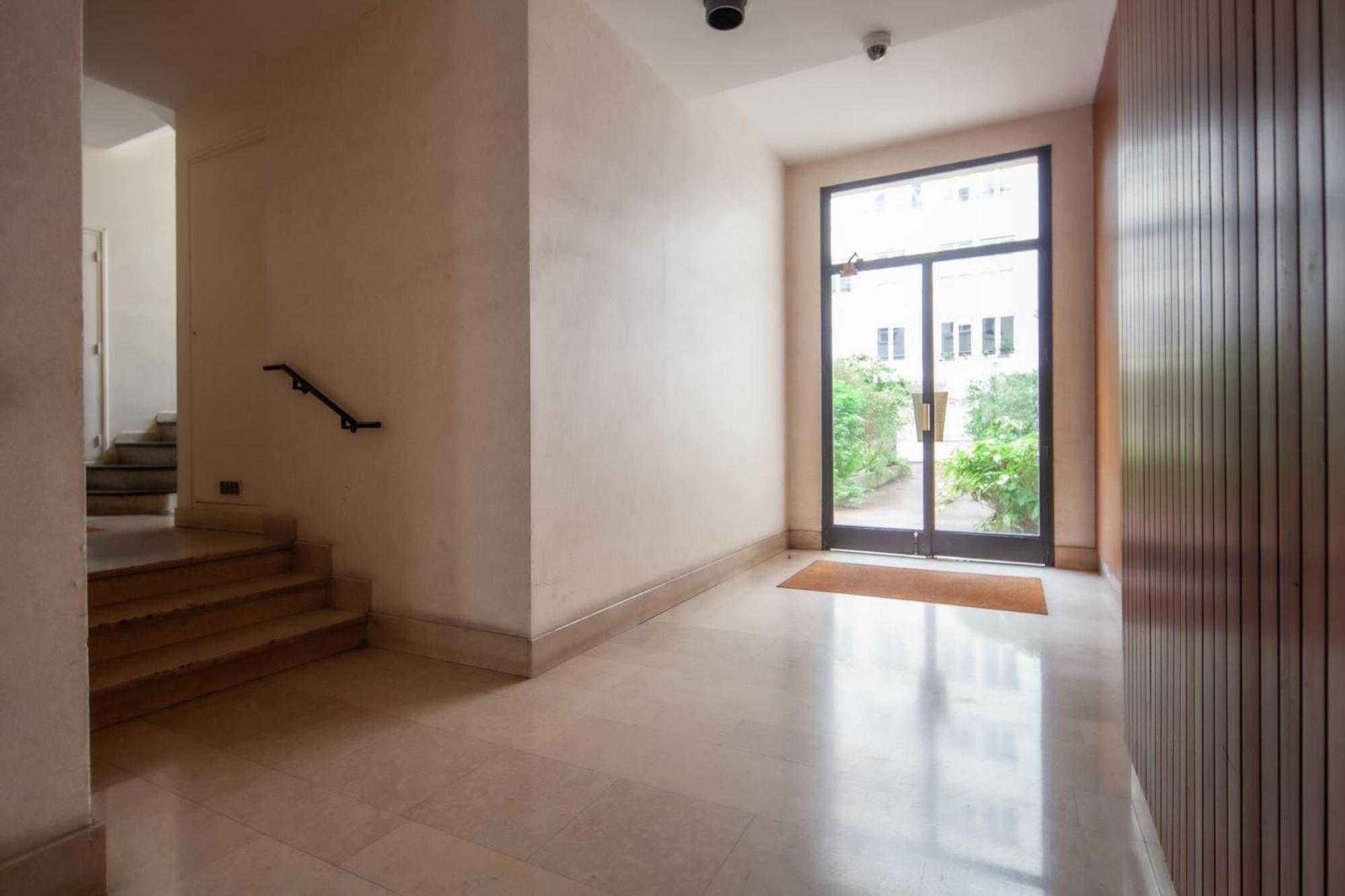 Apartment Tour Eiffel & Champs Elysees Business Apartment: Bright 2br With Housekeeping