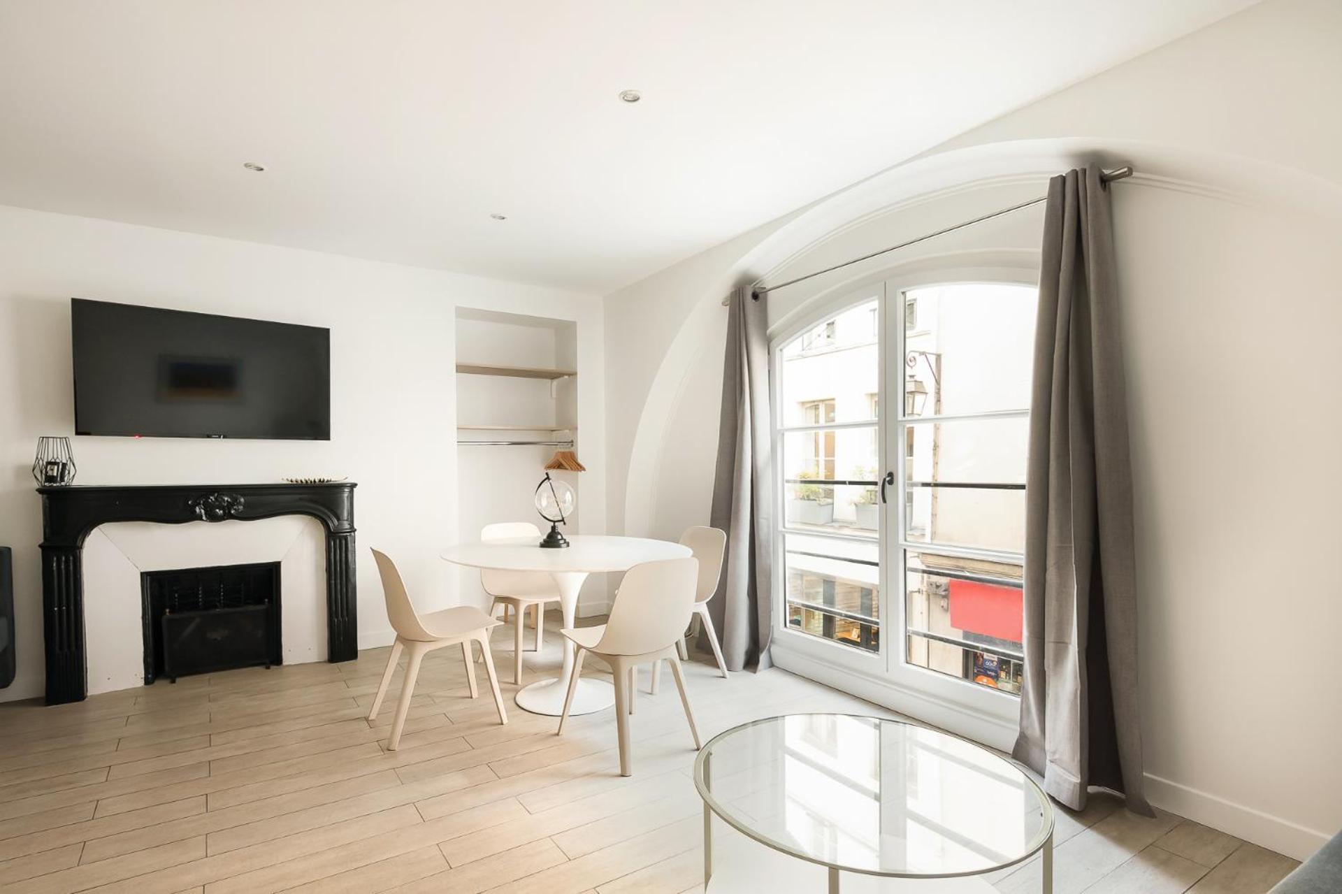 In The Heart Of The Marais With Air Conditioning *