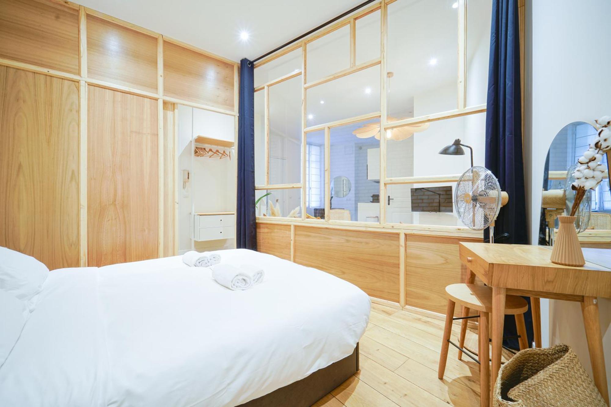 Apartment Parisuites Canal Saint Martin Luxe & Chic & Cosy