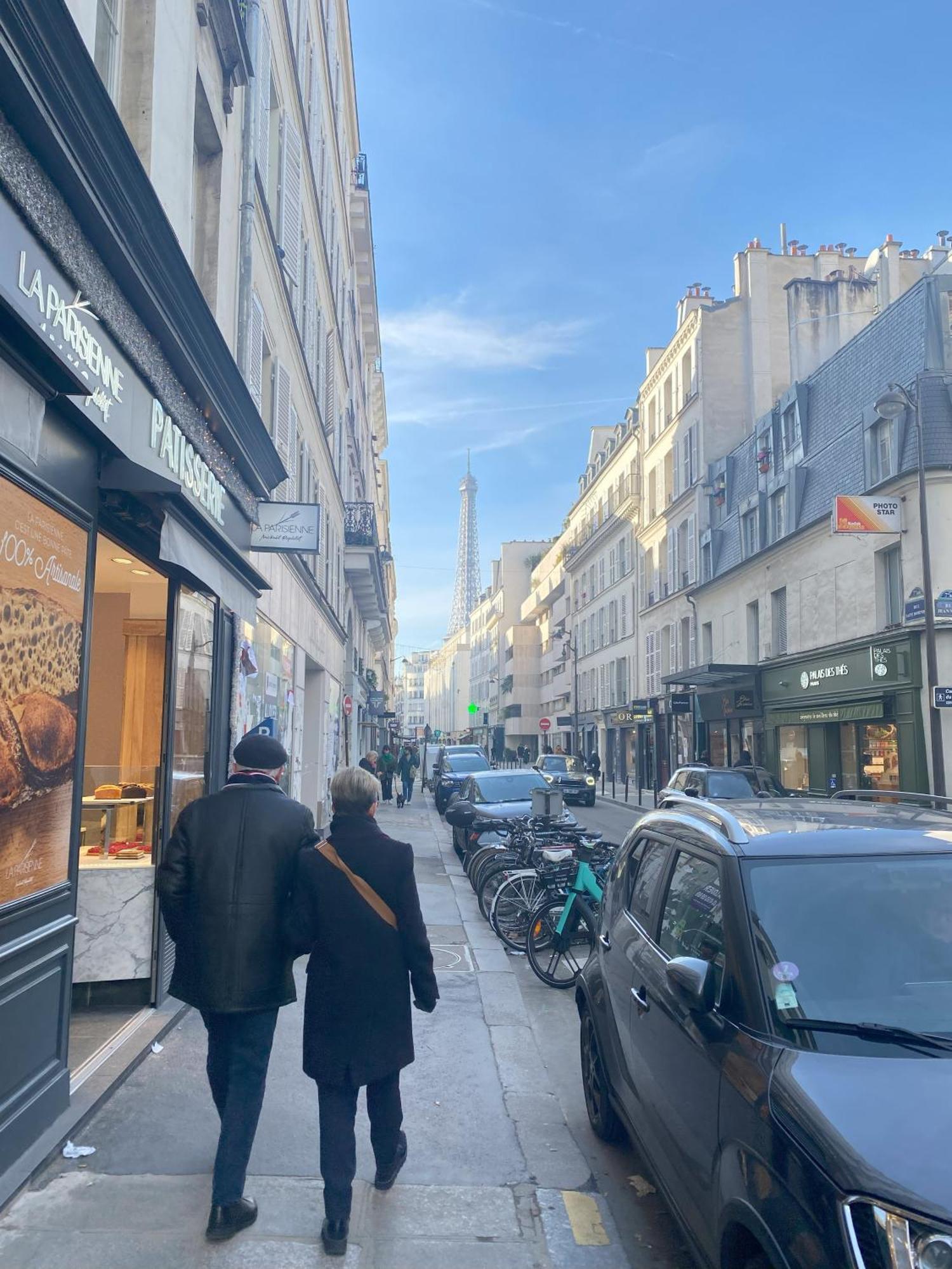 Super 3t Proche Tour Eiffel *