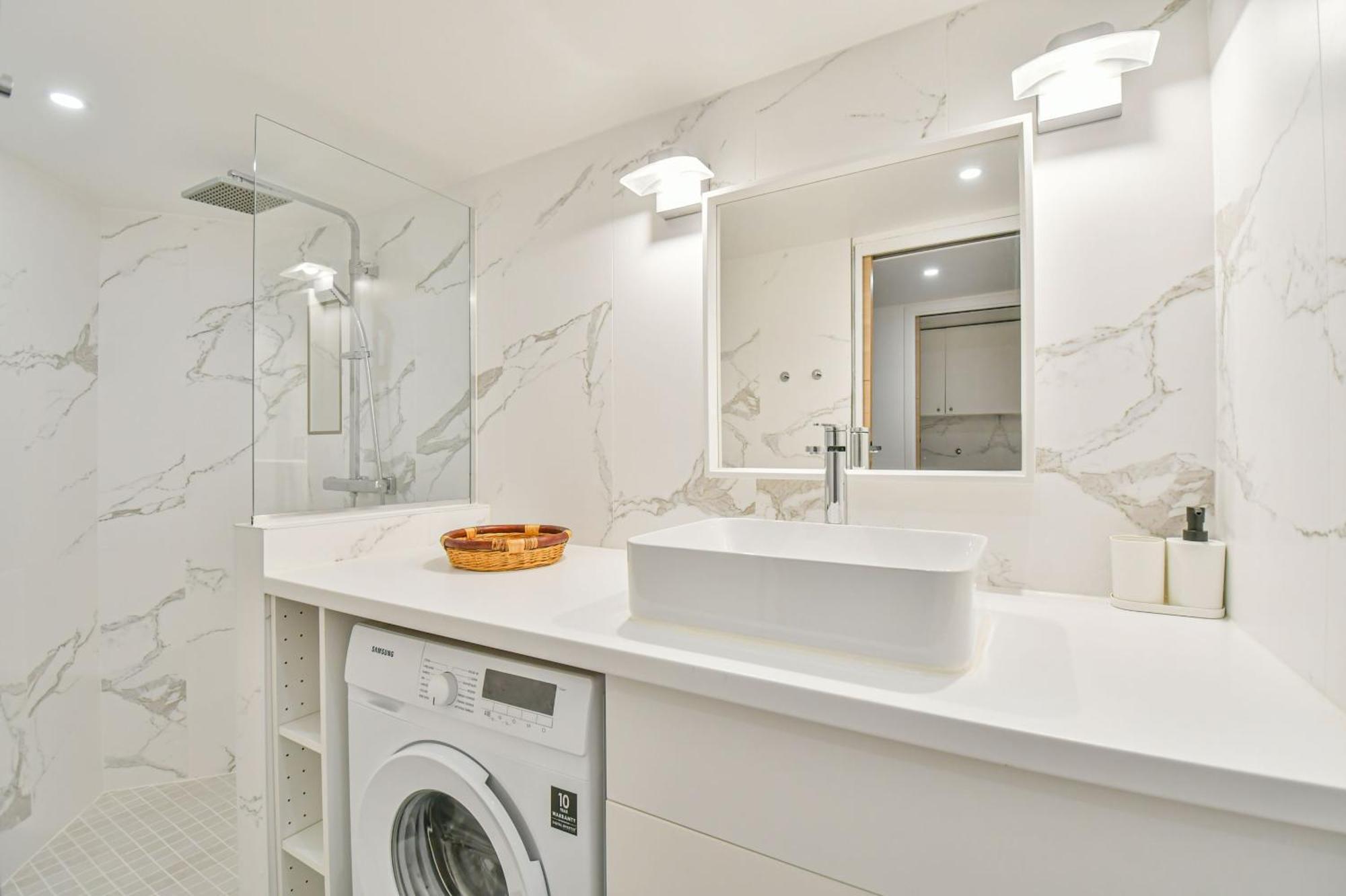 Duplex A Saint-ambroise Apartment *
