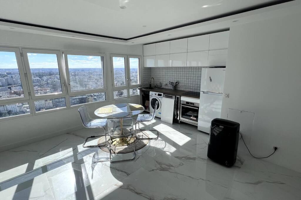 Apartment With Amazing View Of + Parking