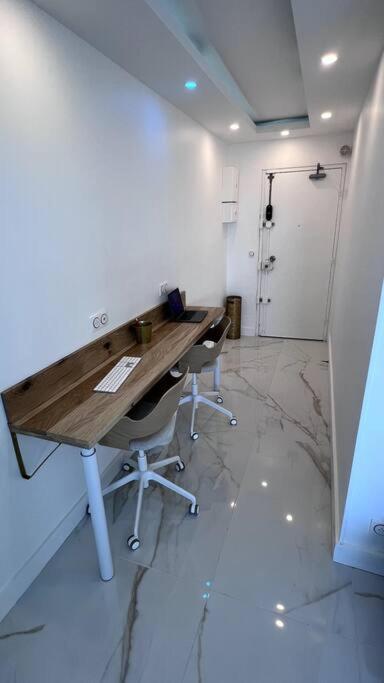 Apartment With Amazing View Of + Parking *