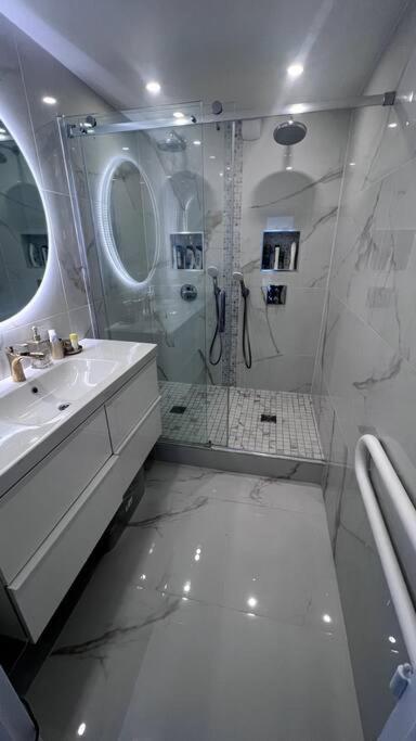 With Amazing View Of + Parking Apartment Paris