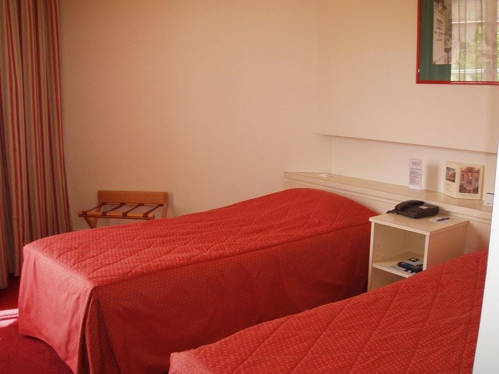 Kyriad 10 - Gare De L'est Hotel 3*