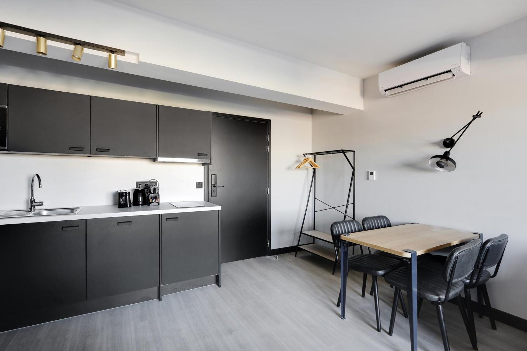 Apartment Pick A Flat's In In Parc Des Buttes Chaumonts - Rue Edouard Pailleron *
