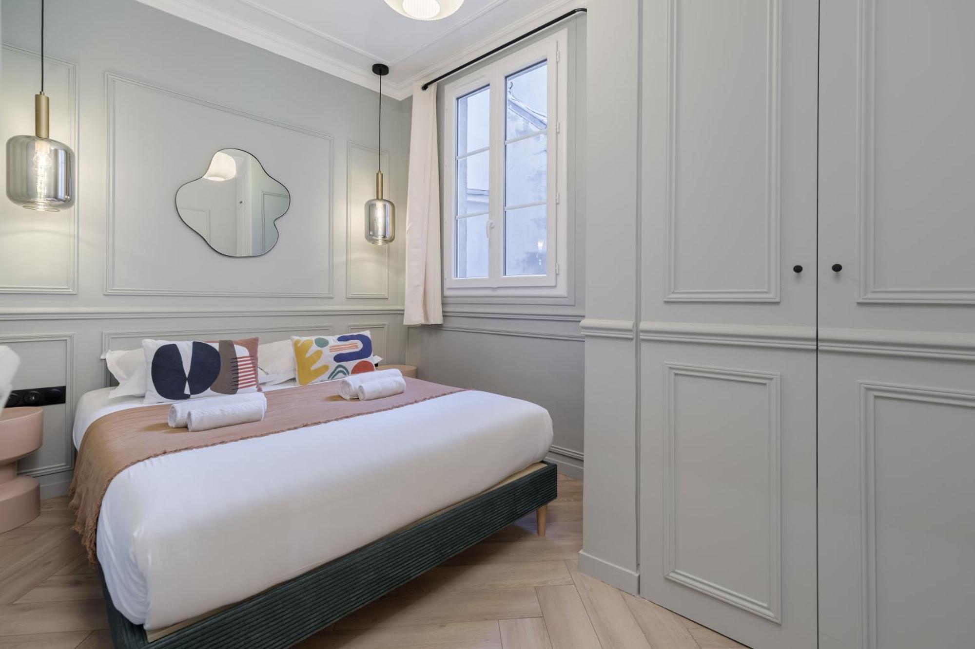 Poetic - Louvre Apartment