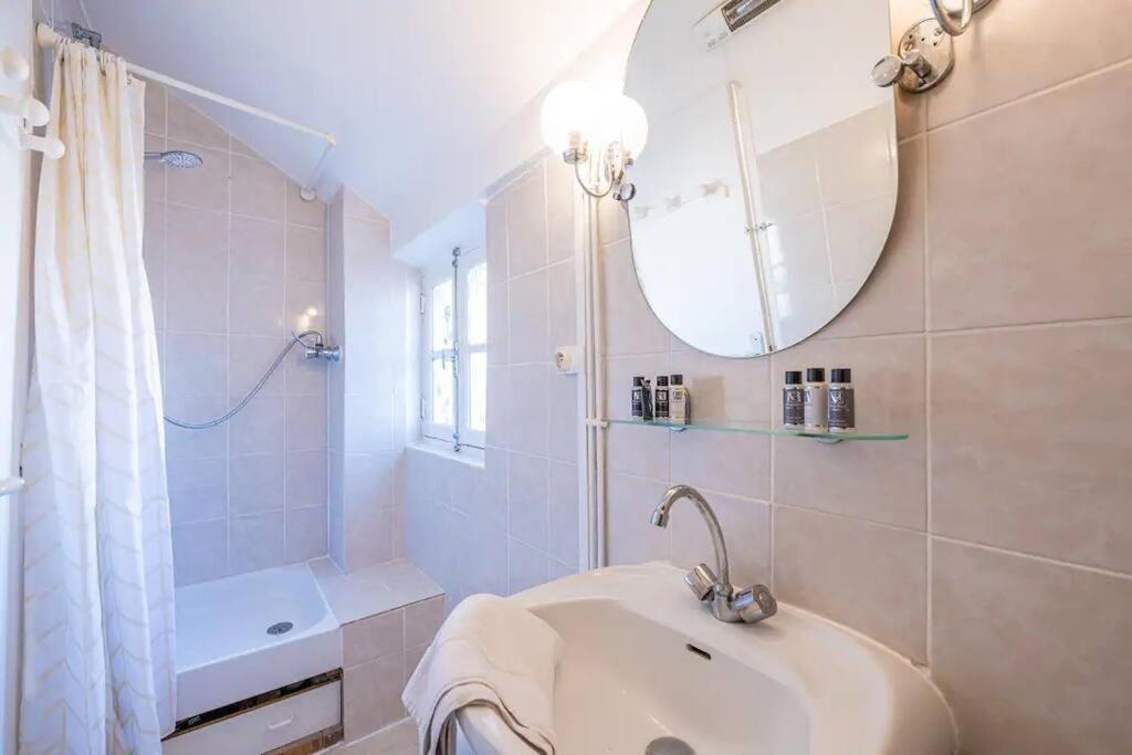 Appartamento Amazing Location Only 3 Minutes From Luxembourg Gargens