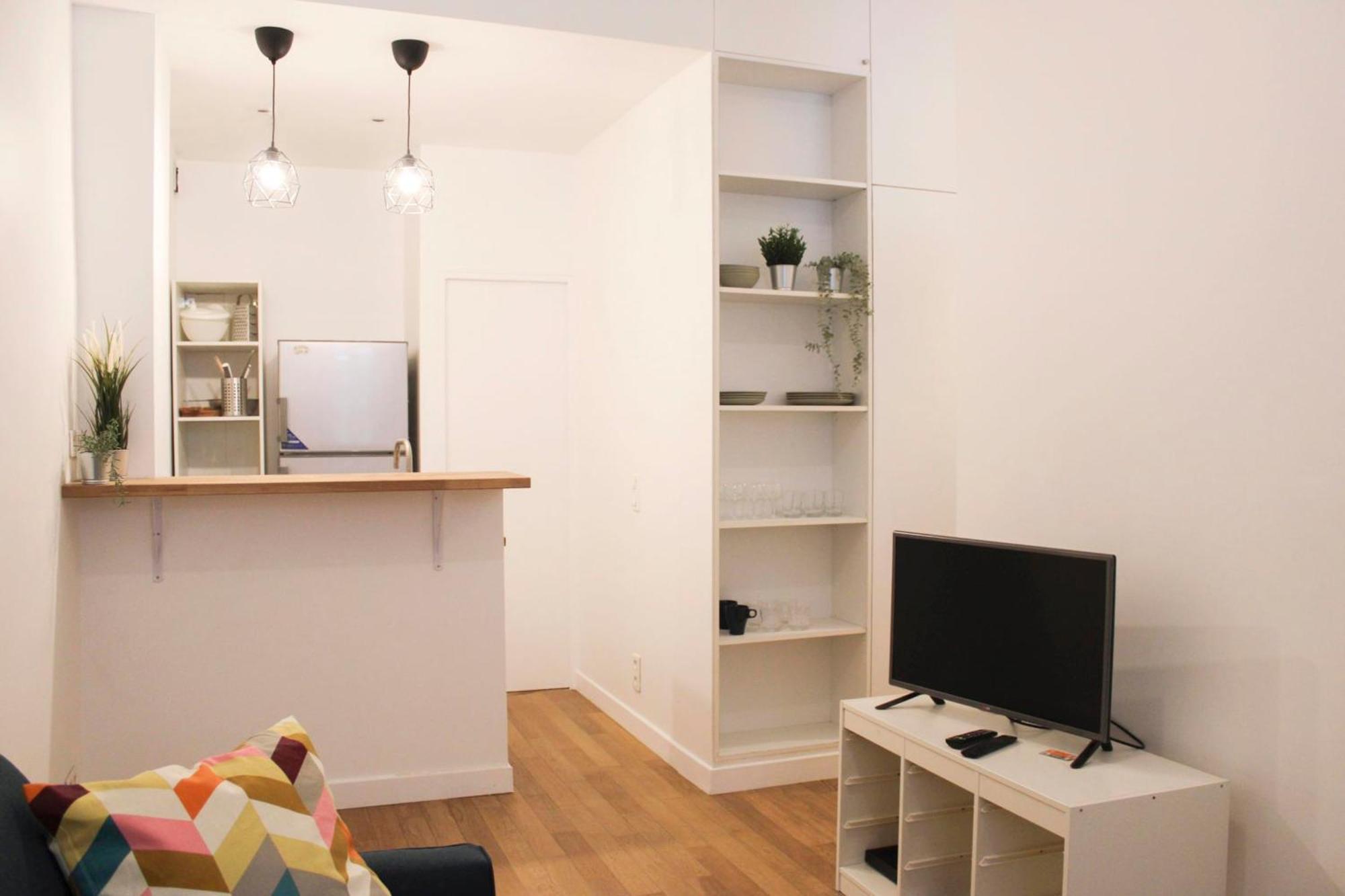 30 M Near Canal St Martin Parigi