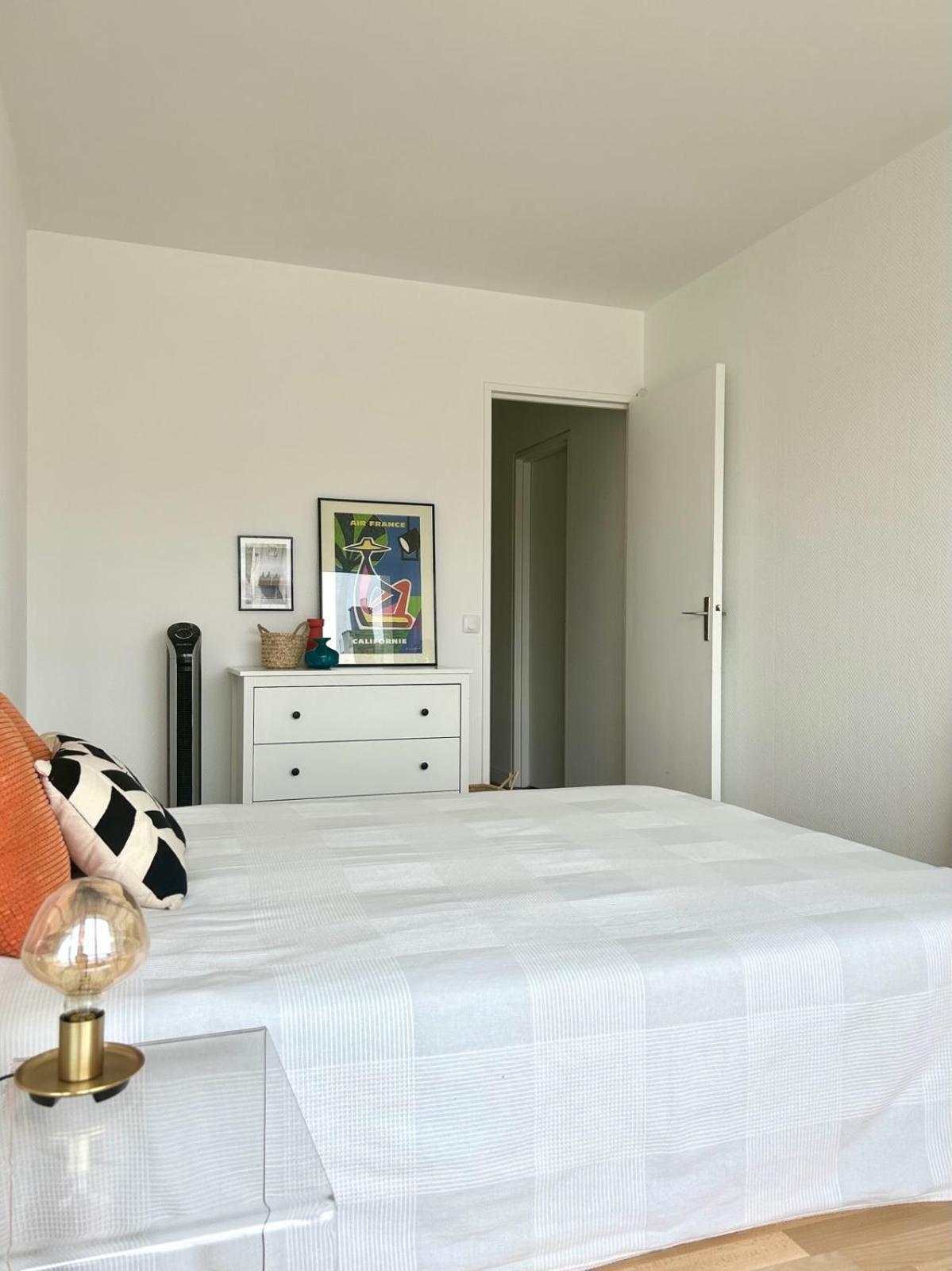 Chambre Tout Confort, Spacieuse, Calme Et Lumineuse Avec Balcon
