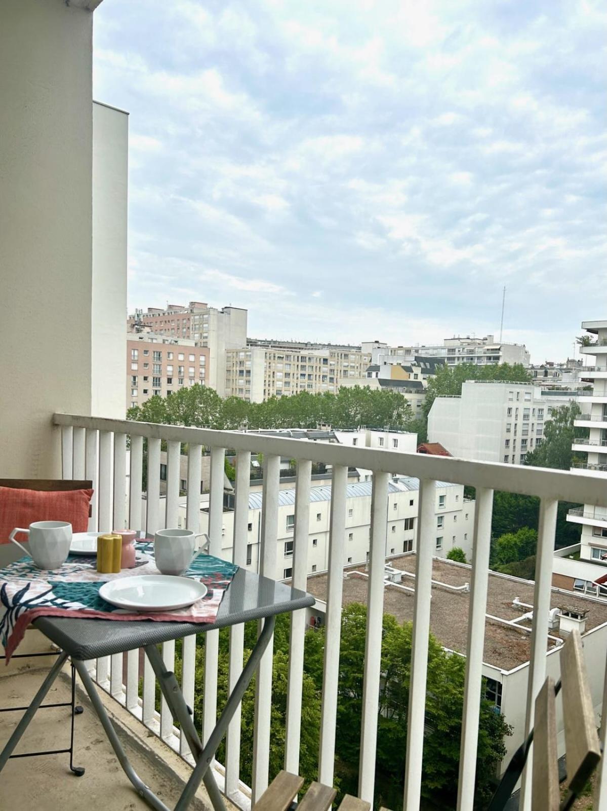 Alloggio in famiglia Chambre Tout Confort, Spacieuse, Calme Et Lumineuse Avec Balcon *