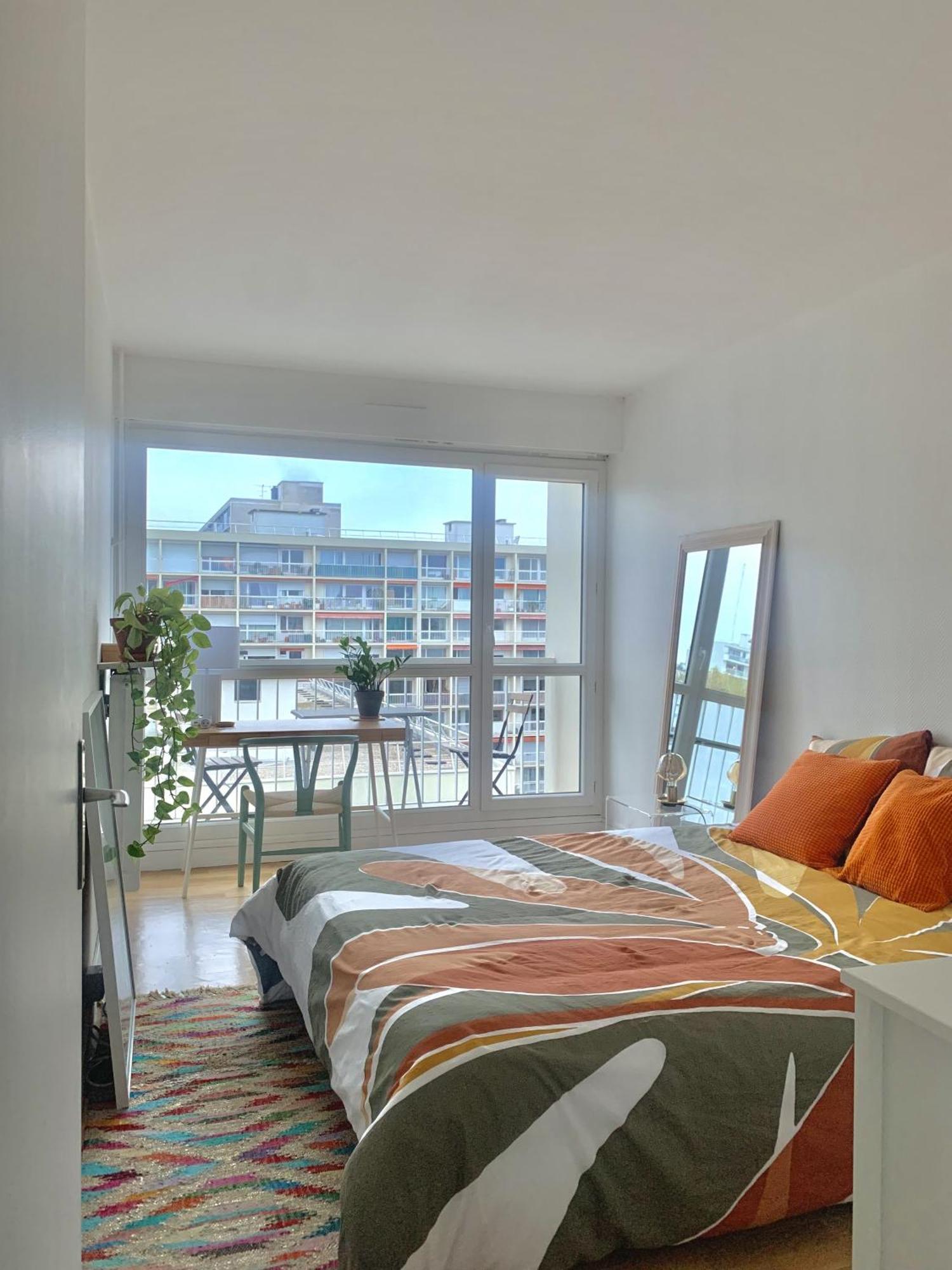 Chambre Tout Confort, Spacieuse, Calme Et Lumineuse Avec Balcon *