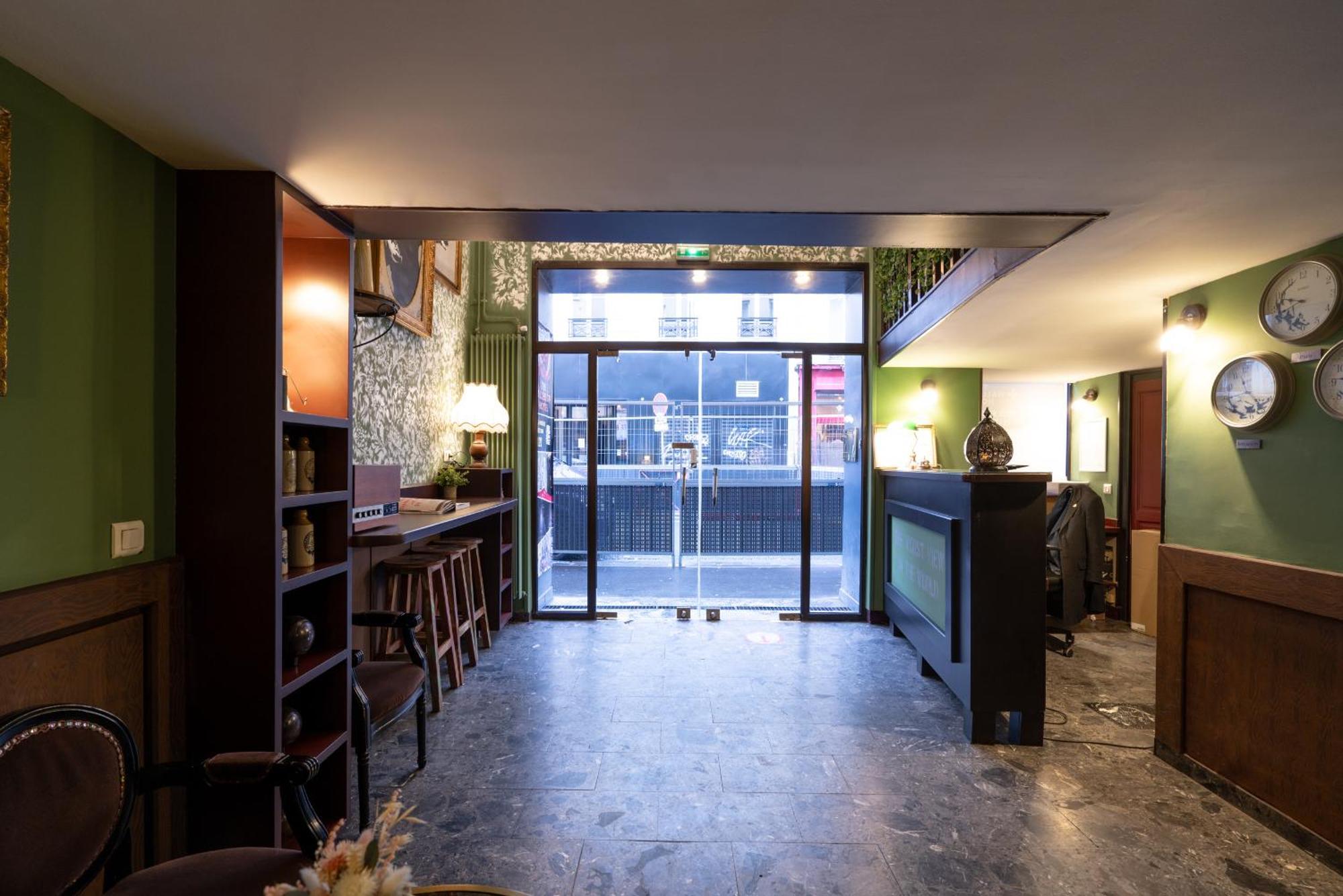 Walled Off Hotel *