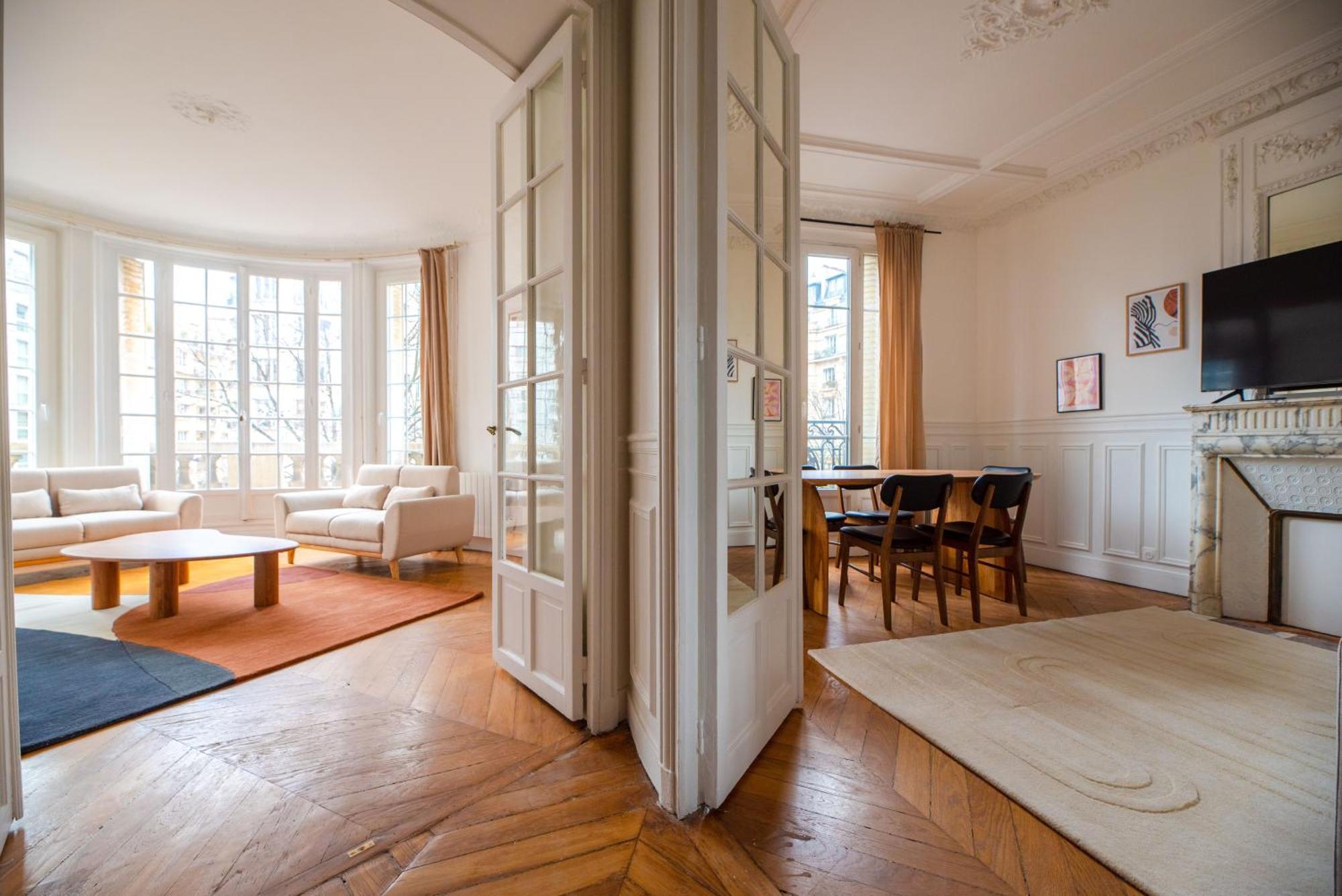 Gustave Eiffel - Apartment *