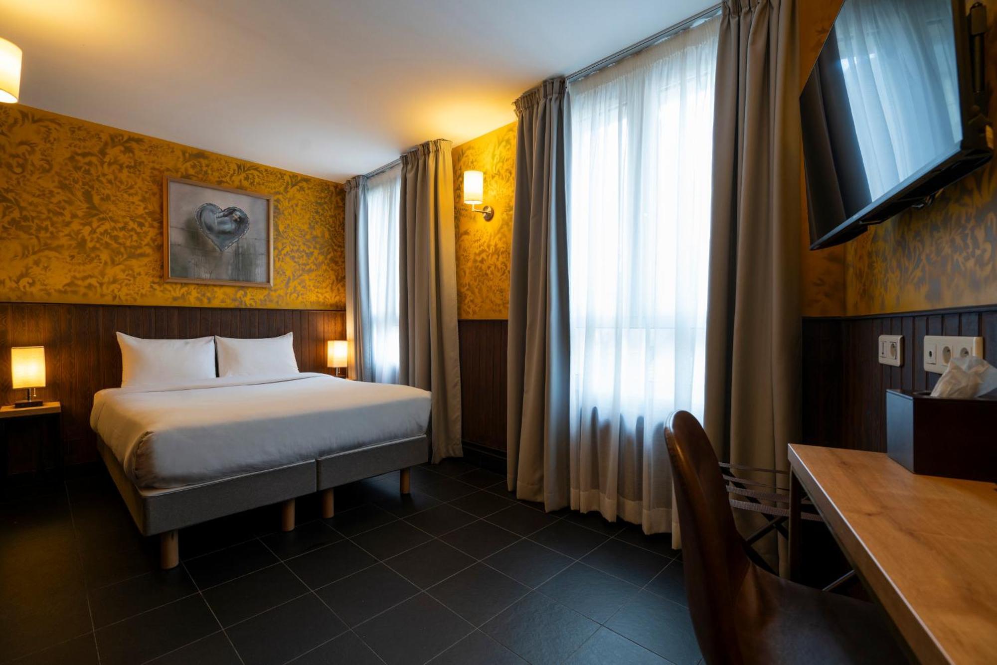 Walled Off Hotel *