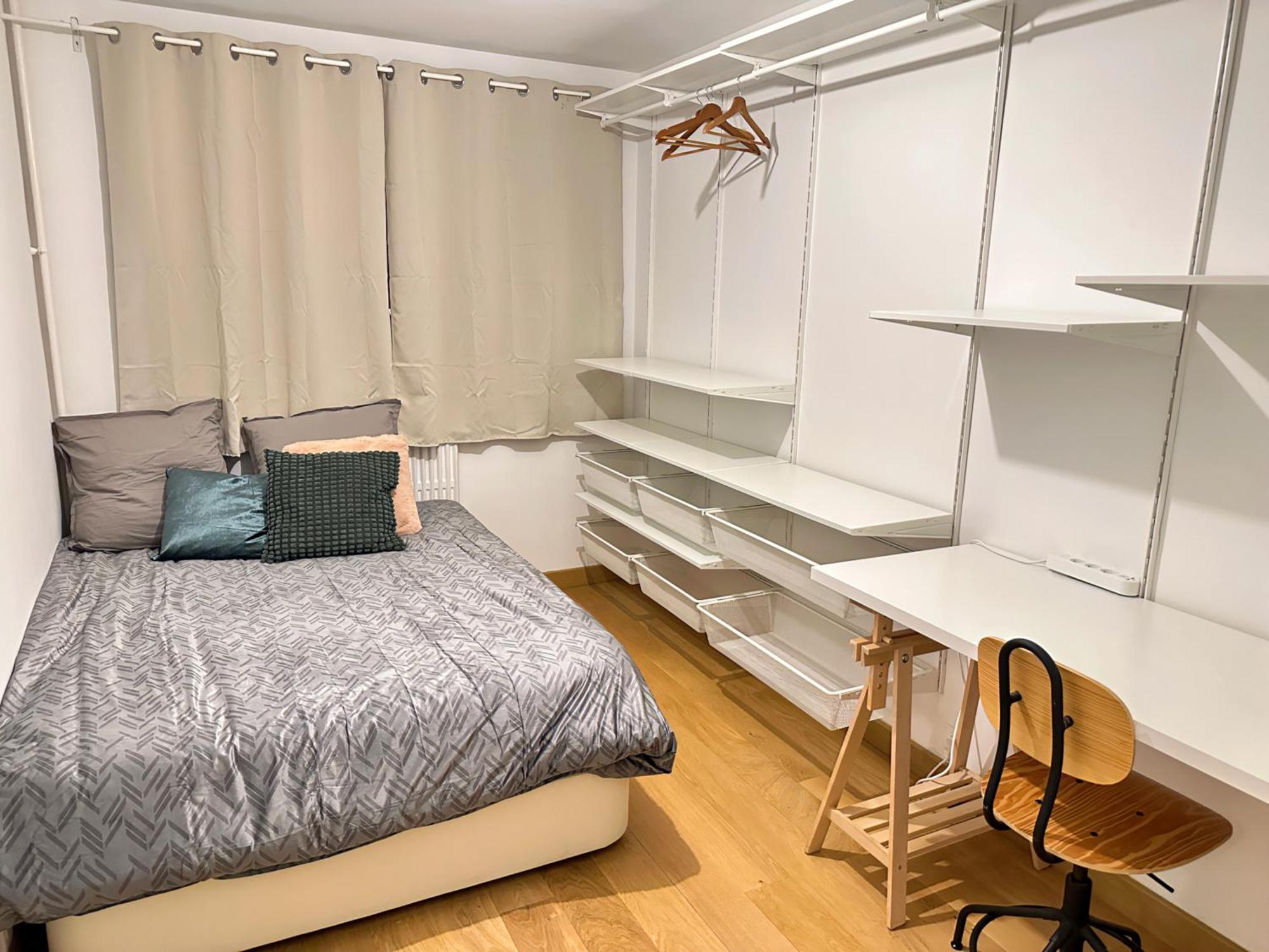 Cozy 3 Bedroom Dans Republique * Paris