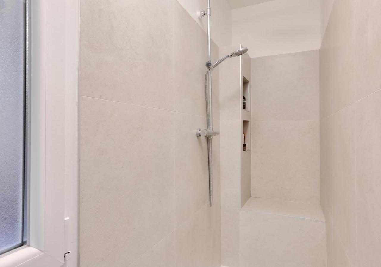 Gorgeous, Bright & Large 1 Bedroom Near Montmartre