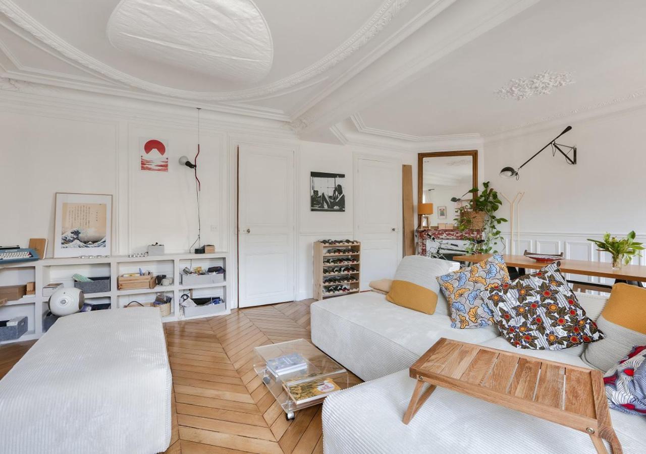 Gorgeous, Bright & Large 1 Bedroom Near Montmartre *