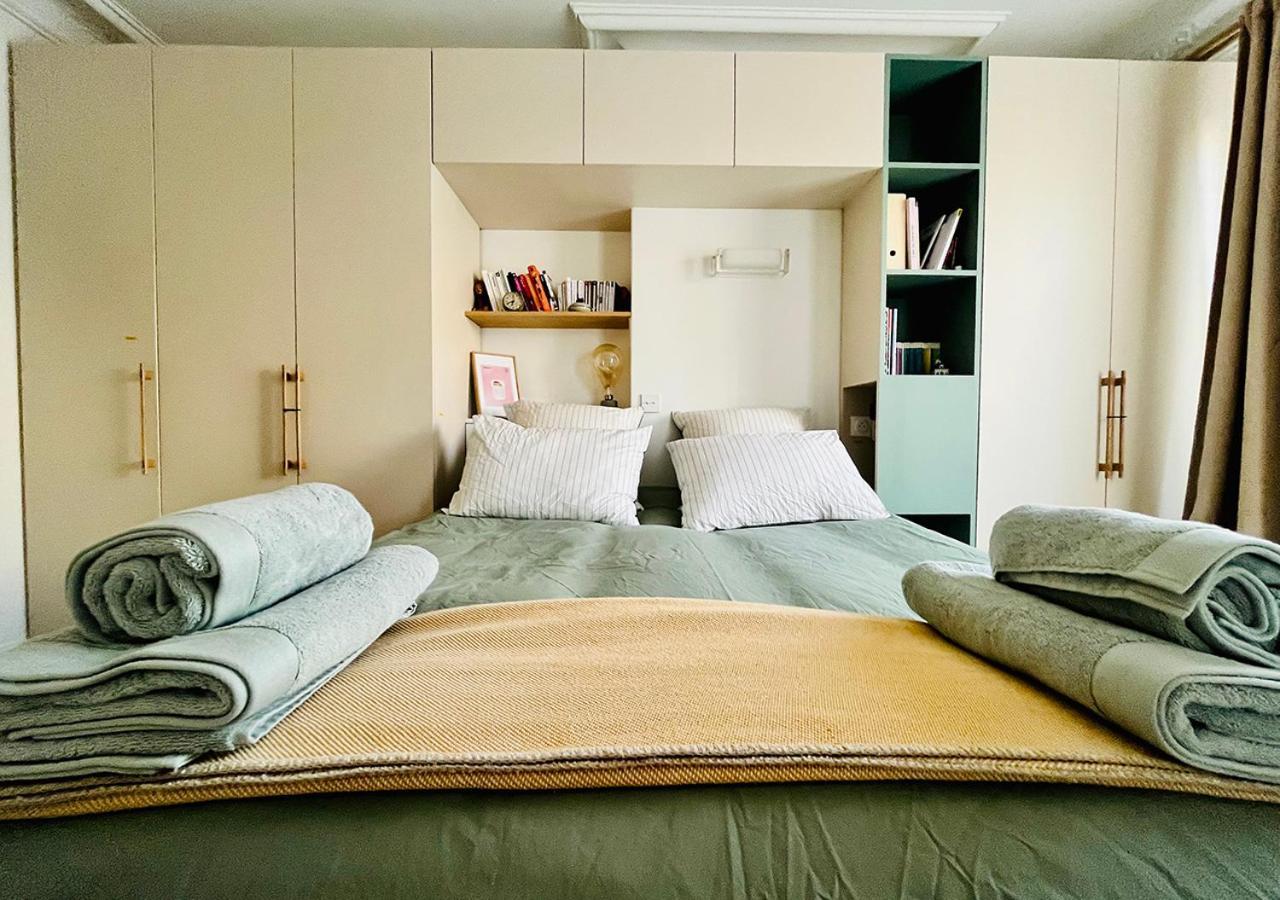 Appartamento Gorgeous, Bright & Large 1 Bedroom Near Montmartre Parigi