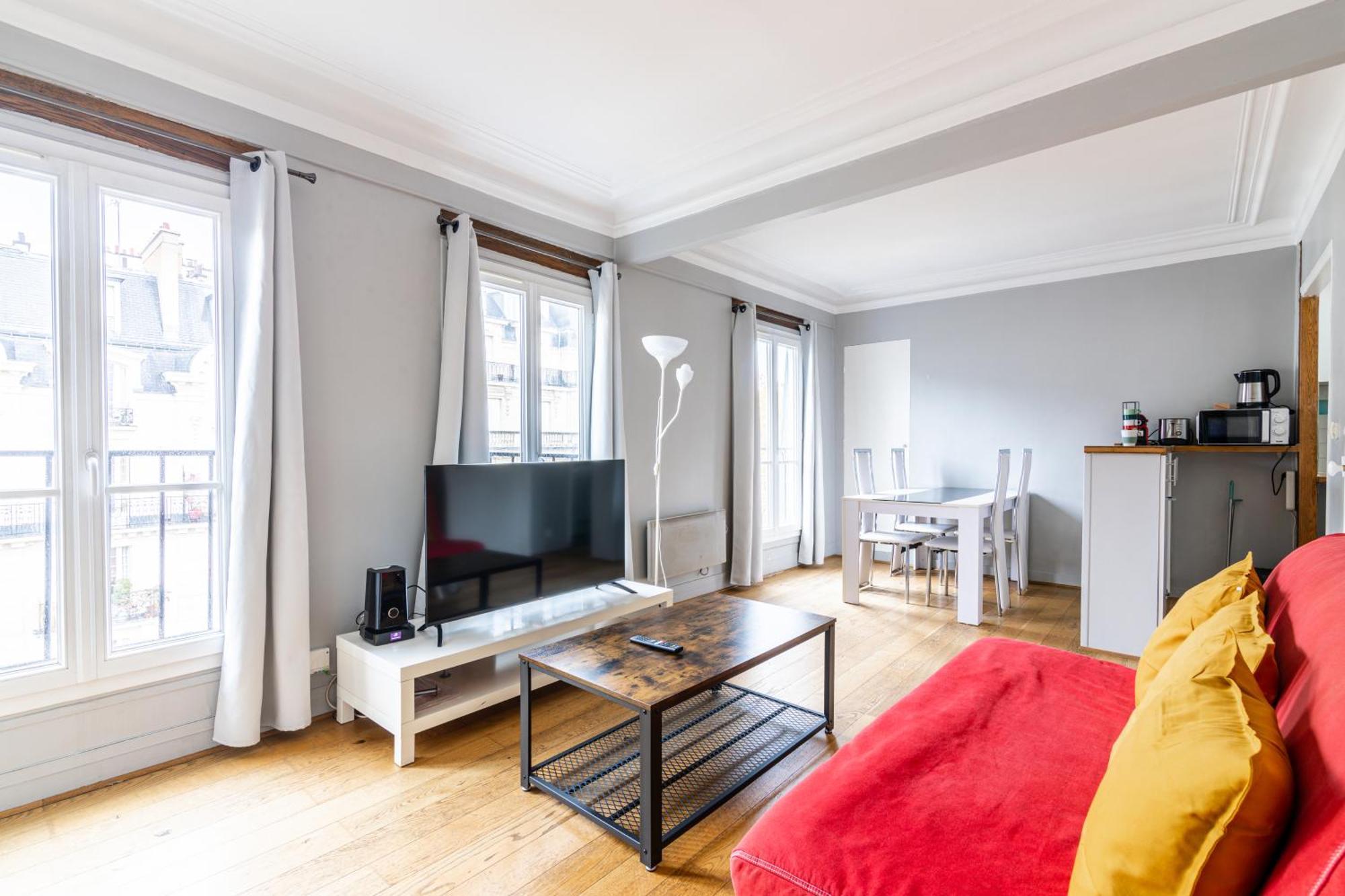 Luxurious 2 Bedroom Tour Eiffel Bourdonnais Free Netflix