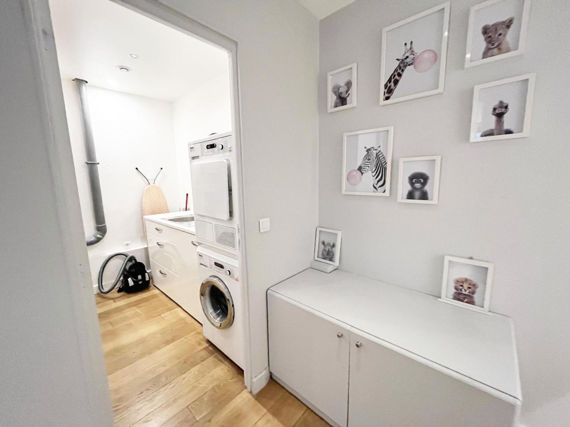 166 - Urban Luxury In Center Of Apartment