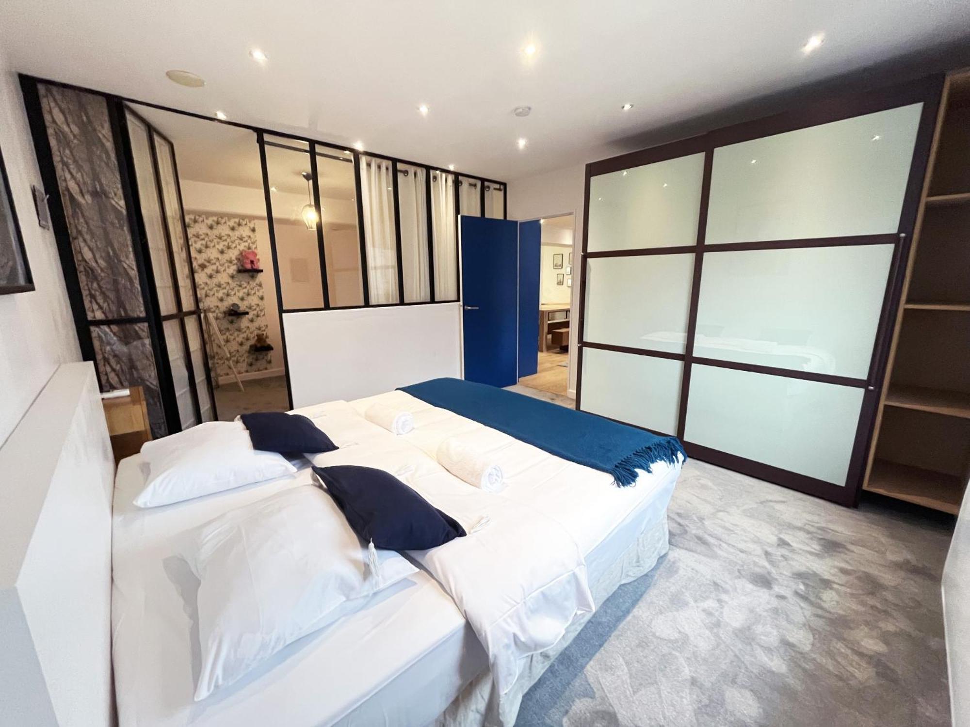 166 - Urban Luxury In Center Of Apartment *